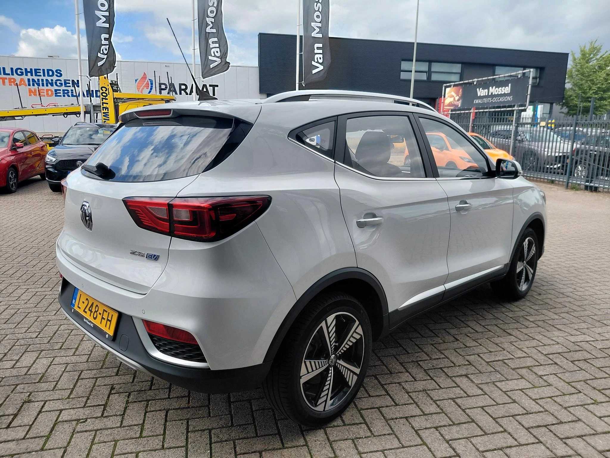 MG-ZS EV-image-5