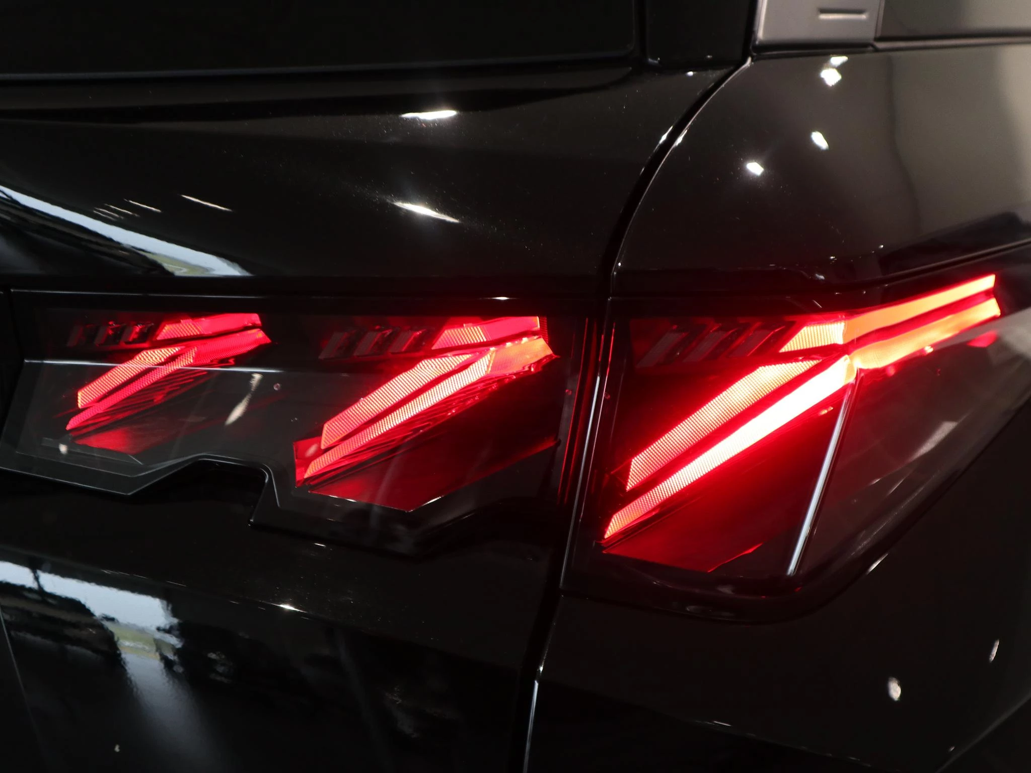 Peugeot-e-5008-image-28