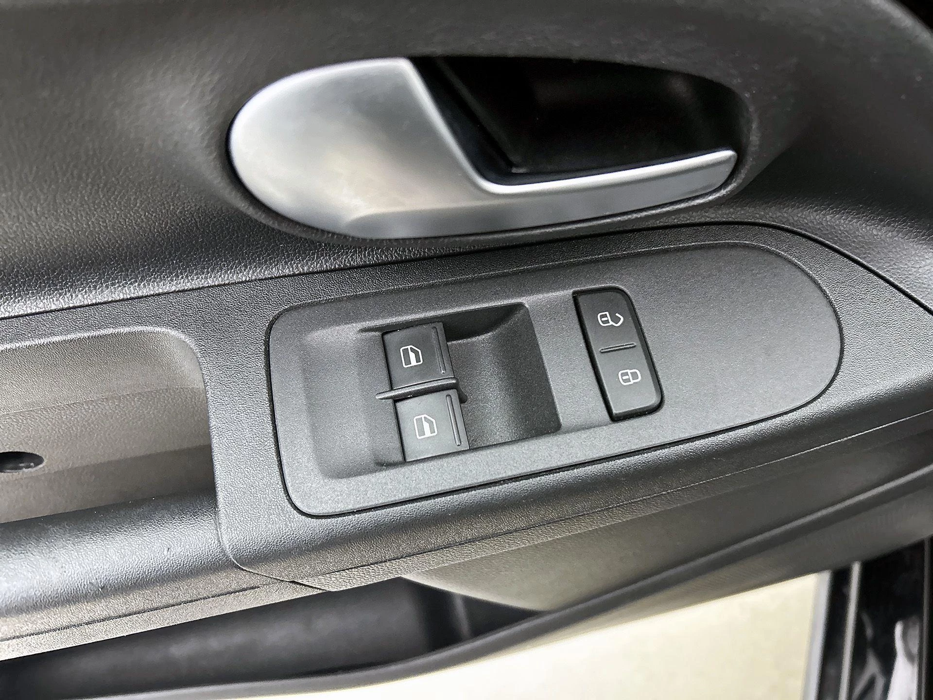 Volkswagen-up!-image-30