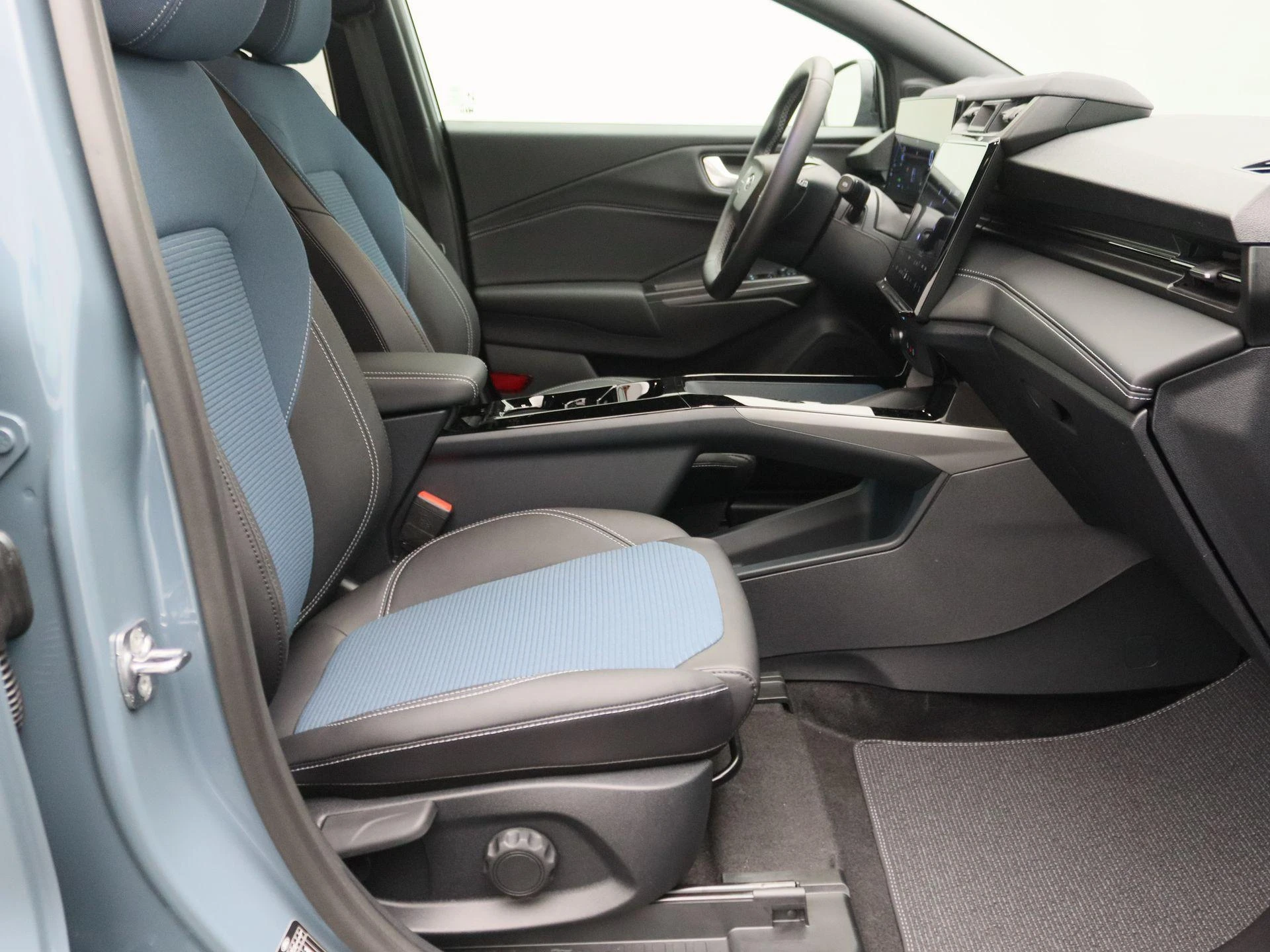Ford-Puma Gen-E-image-23