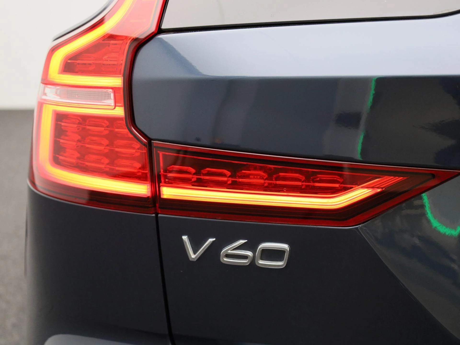 Volvo V60 B3 DCT Momentum Pro