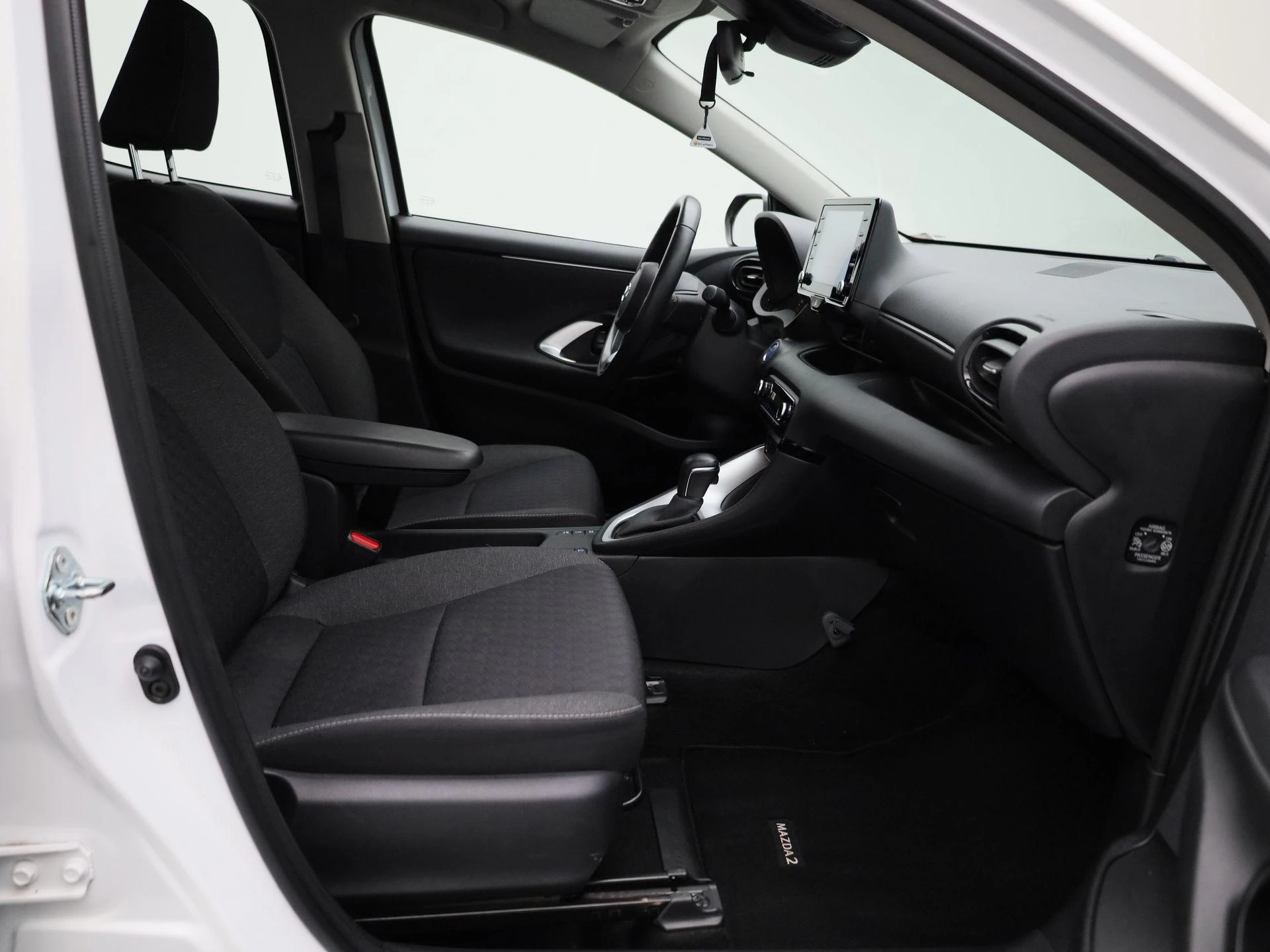 Mazda-2 Hybrid-image-31