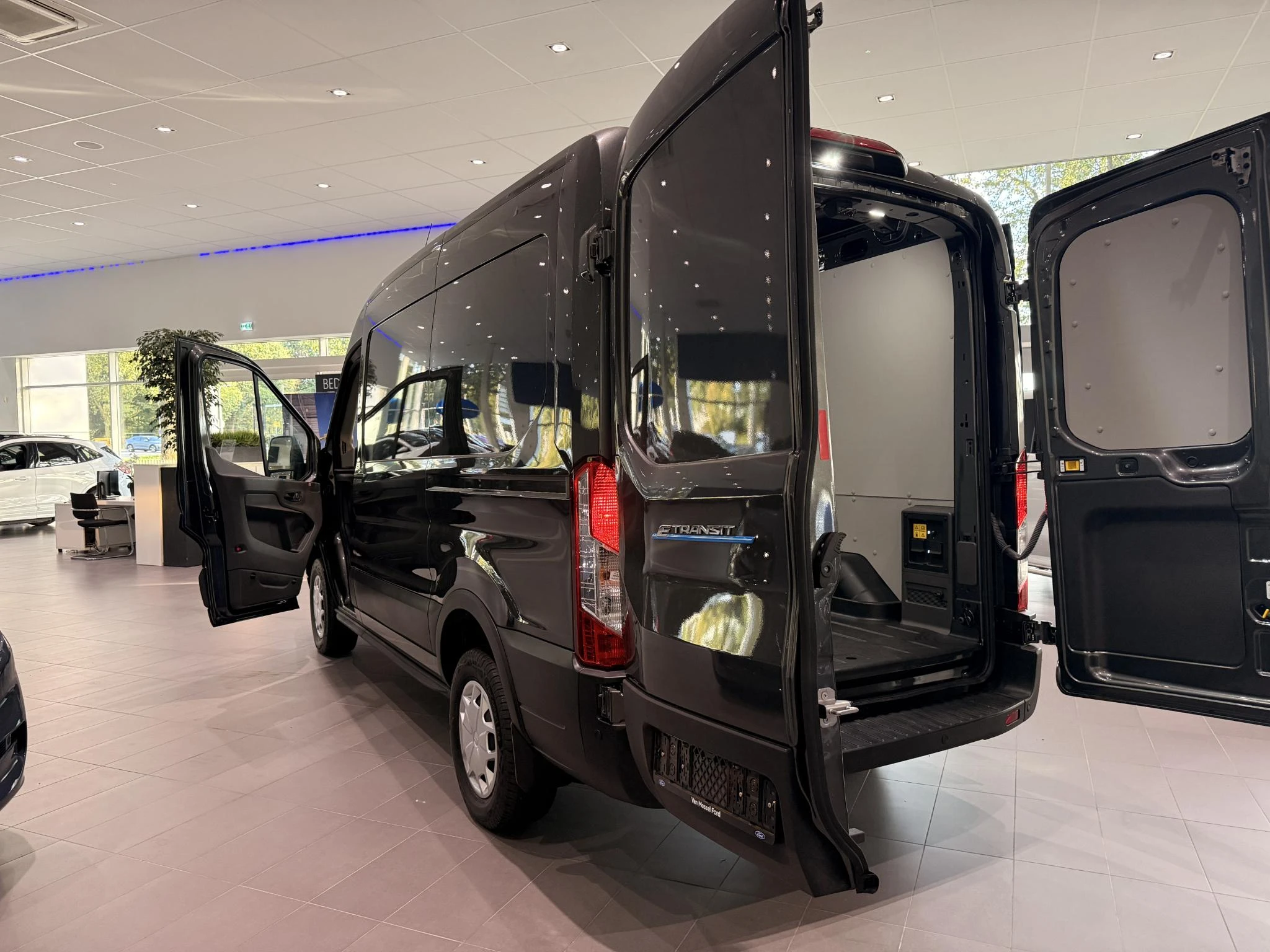 Ford-E-Transit-image-6