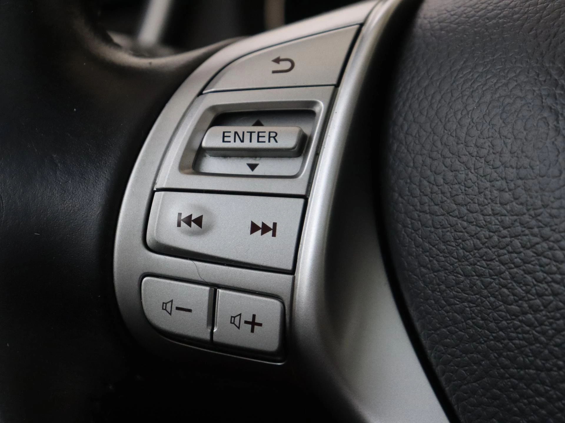Nissan-QASHQAI-image-12