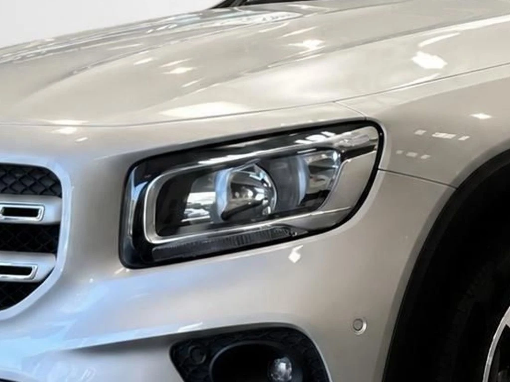 Mercedes-Benz-GLB 180 d-image-4