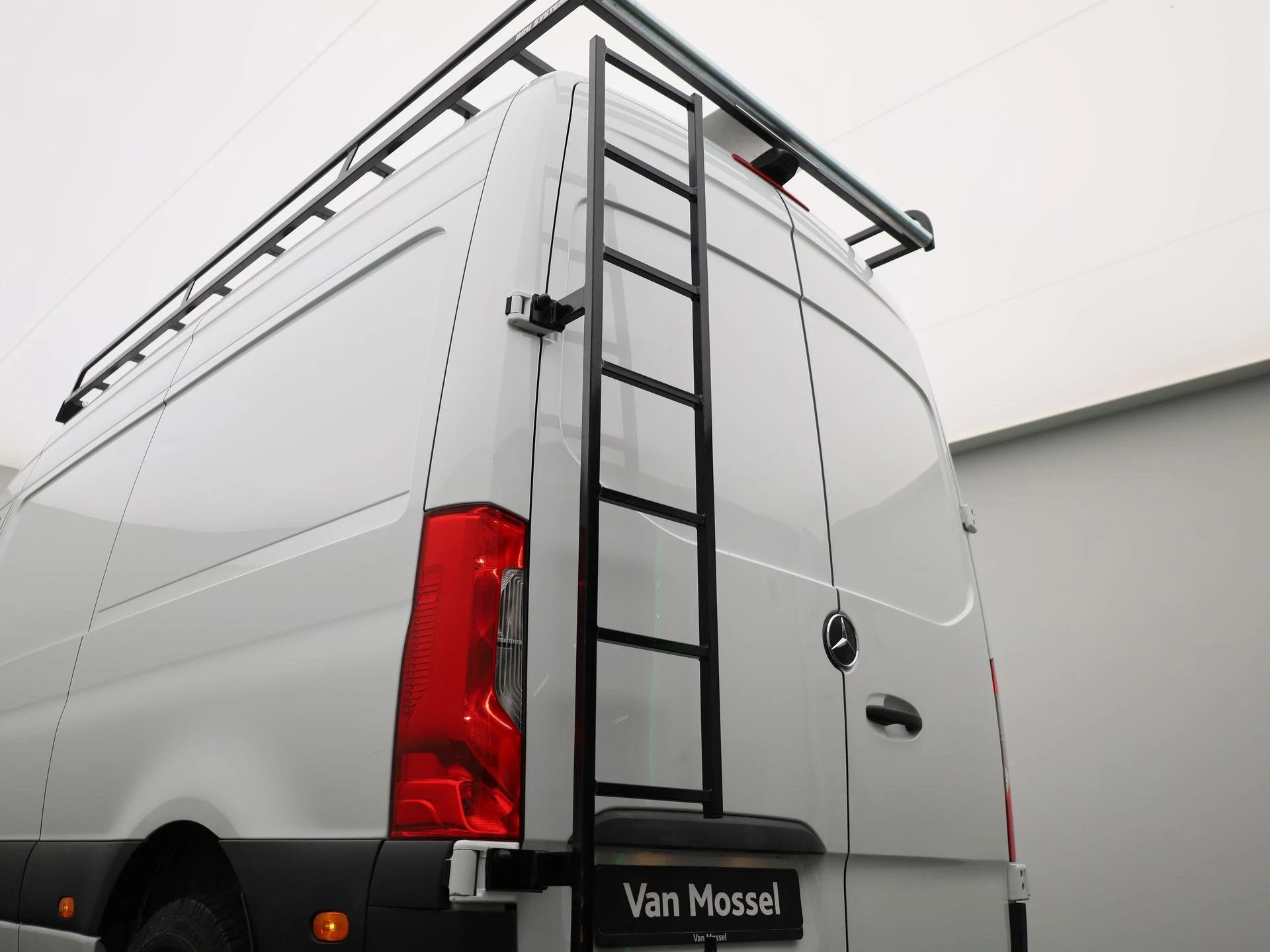 Mercedes-Benz-Sprinter-image-19