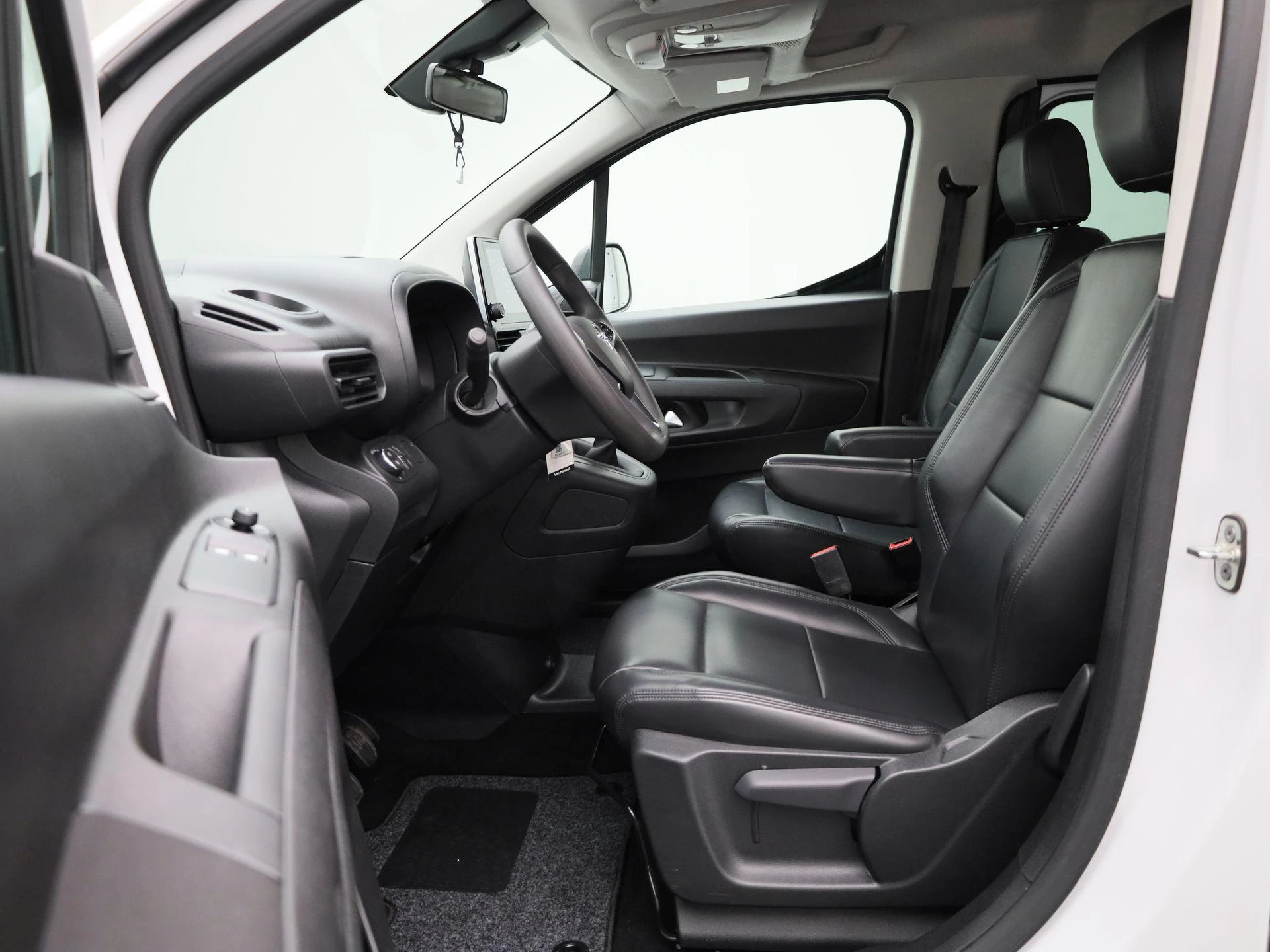 Opel-Combo Life-image-11