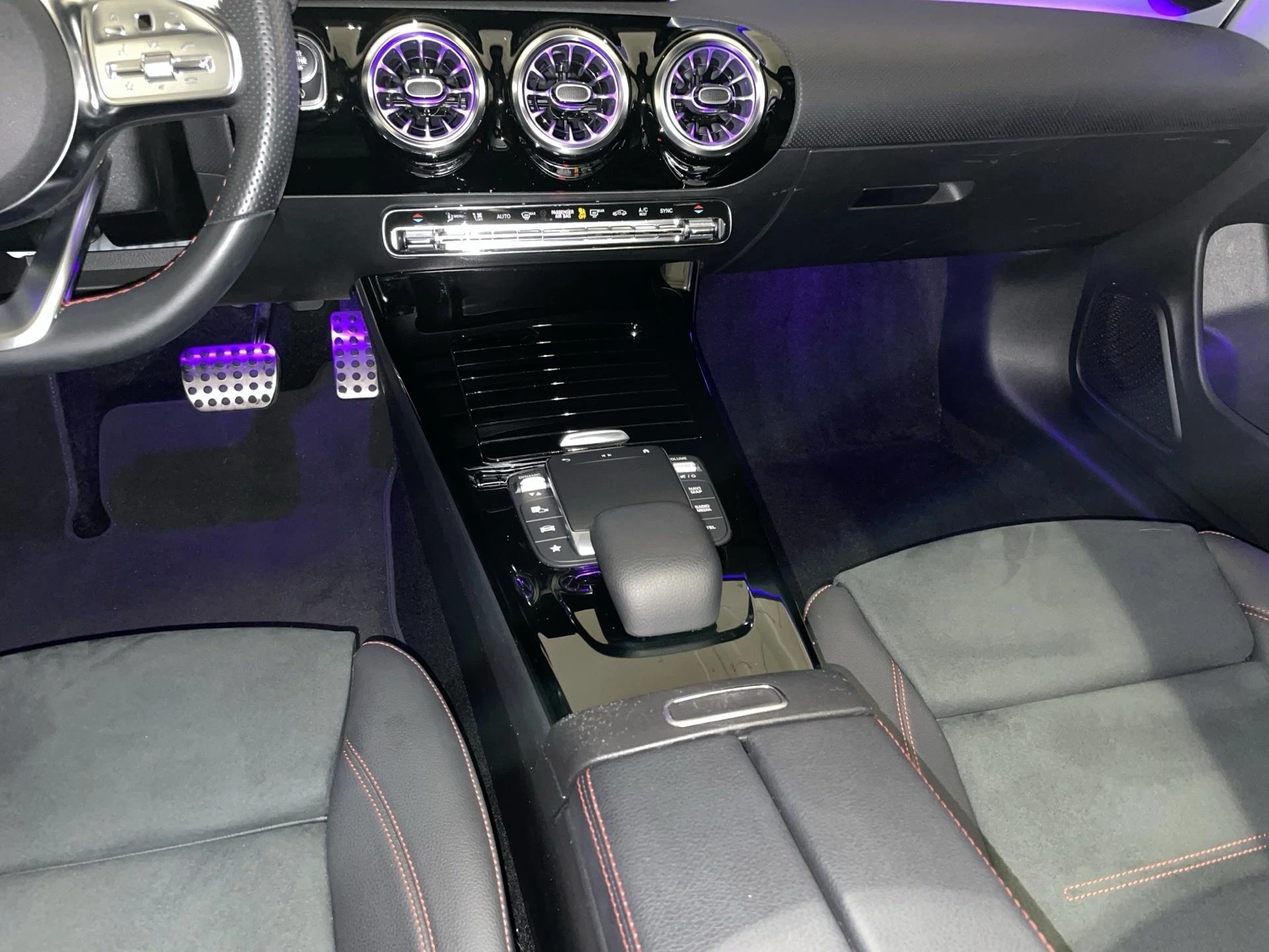 Mercedes-Benz-CLA-image-9