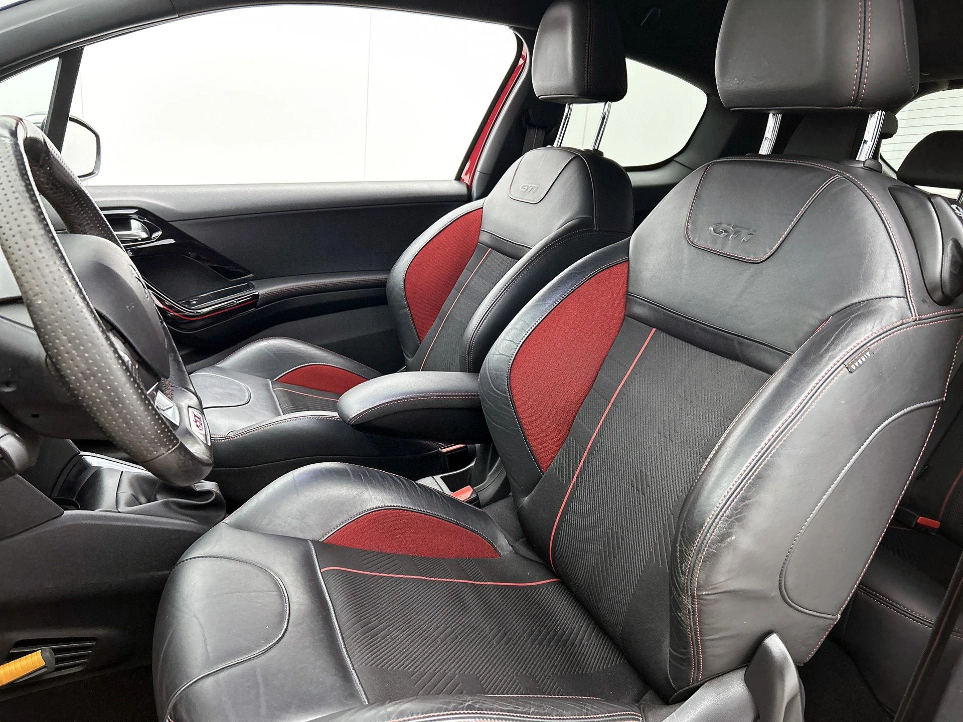 Peugeot 208 1.6 e-THP GTi