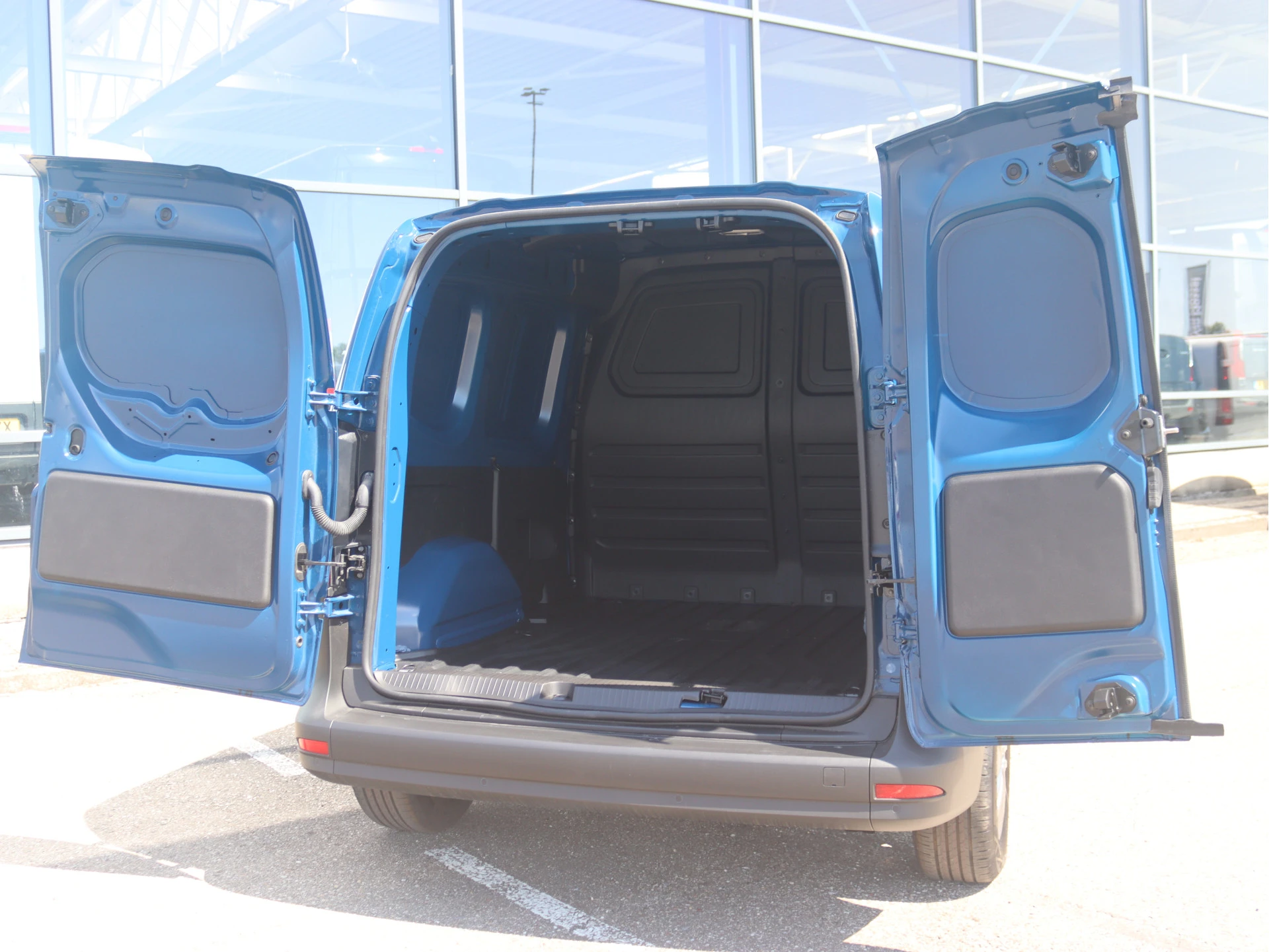 Mercedes-Benz-eCitan-image-2