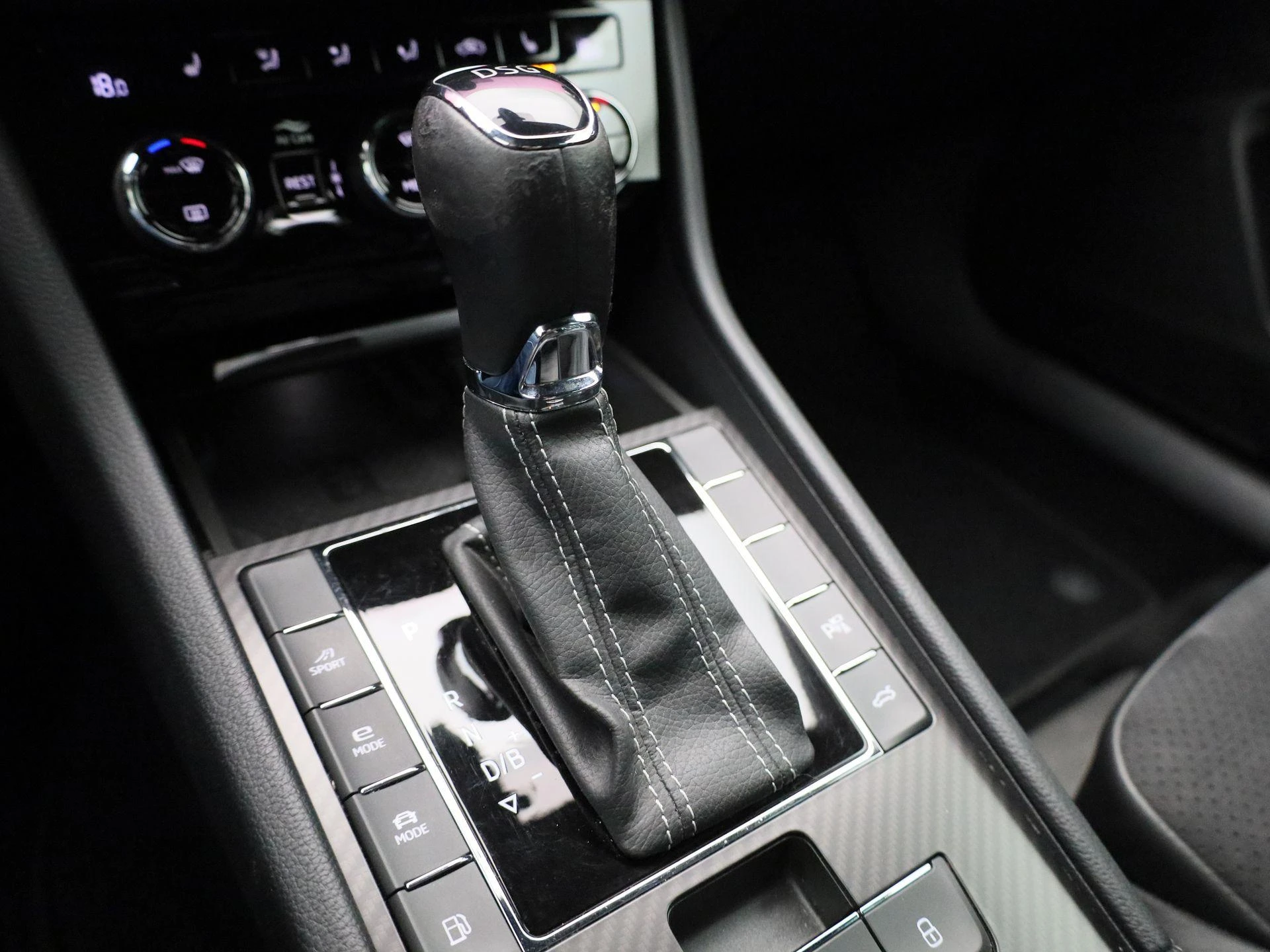 Škoda Superb Combi 1.4 TSI iV Sportline Business