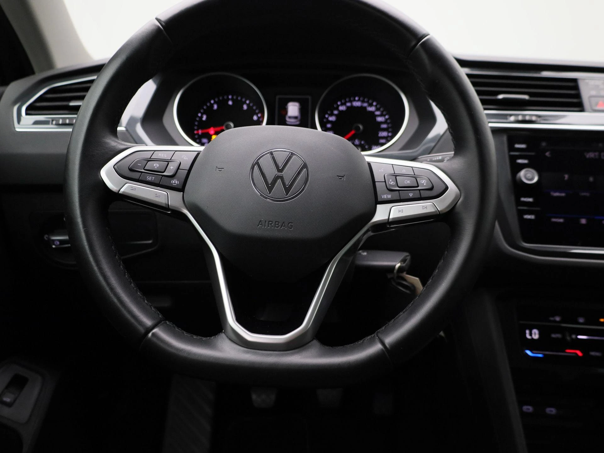 Volkswagen-Tiguan-image-6