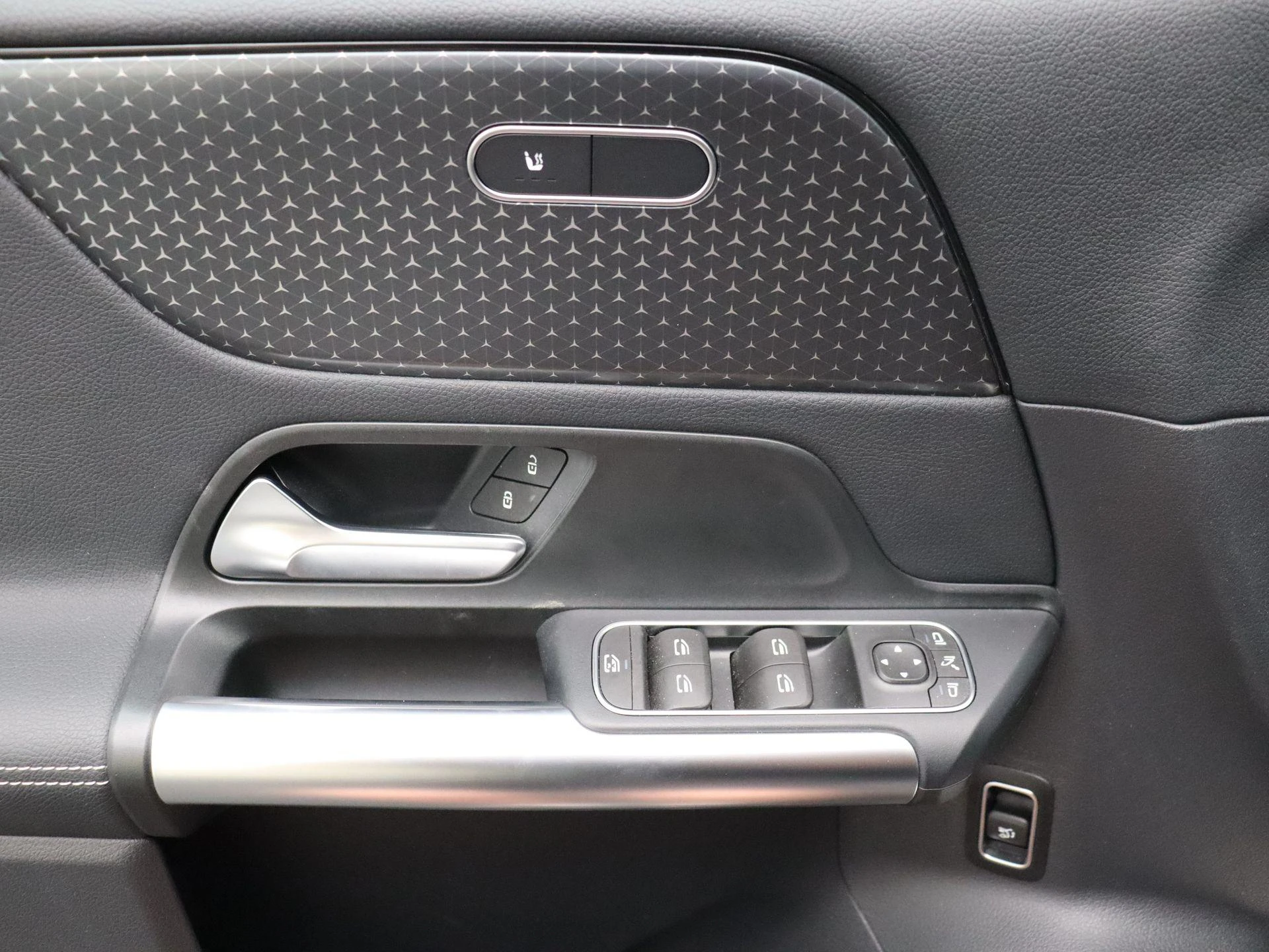 Mercedes-Benz B-Klasse 180 Business Line + CARPLAY + TREKHAAK +