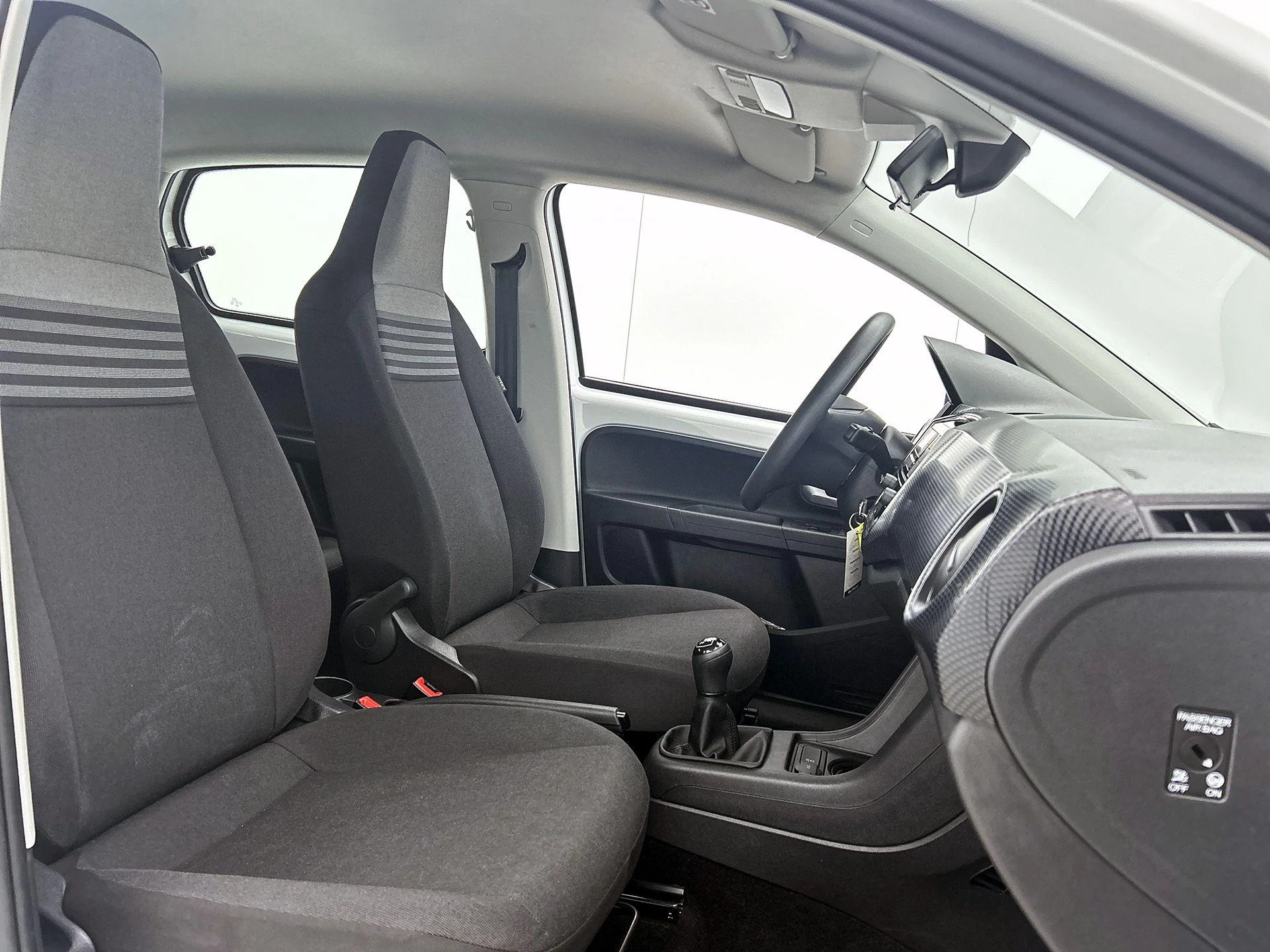 Volkswagen-up!-image-23