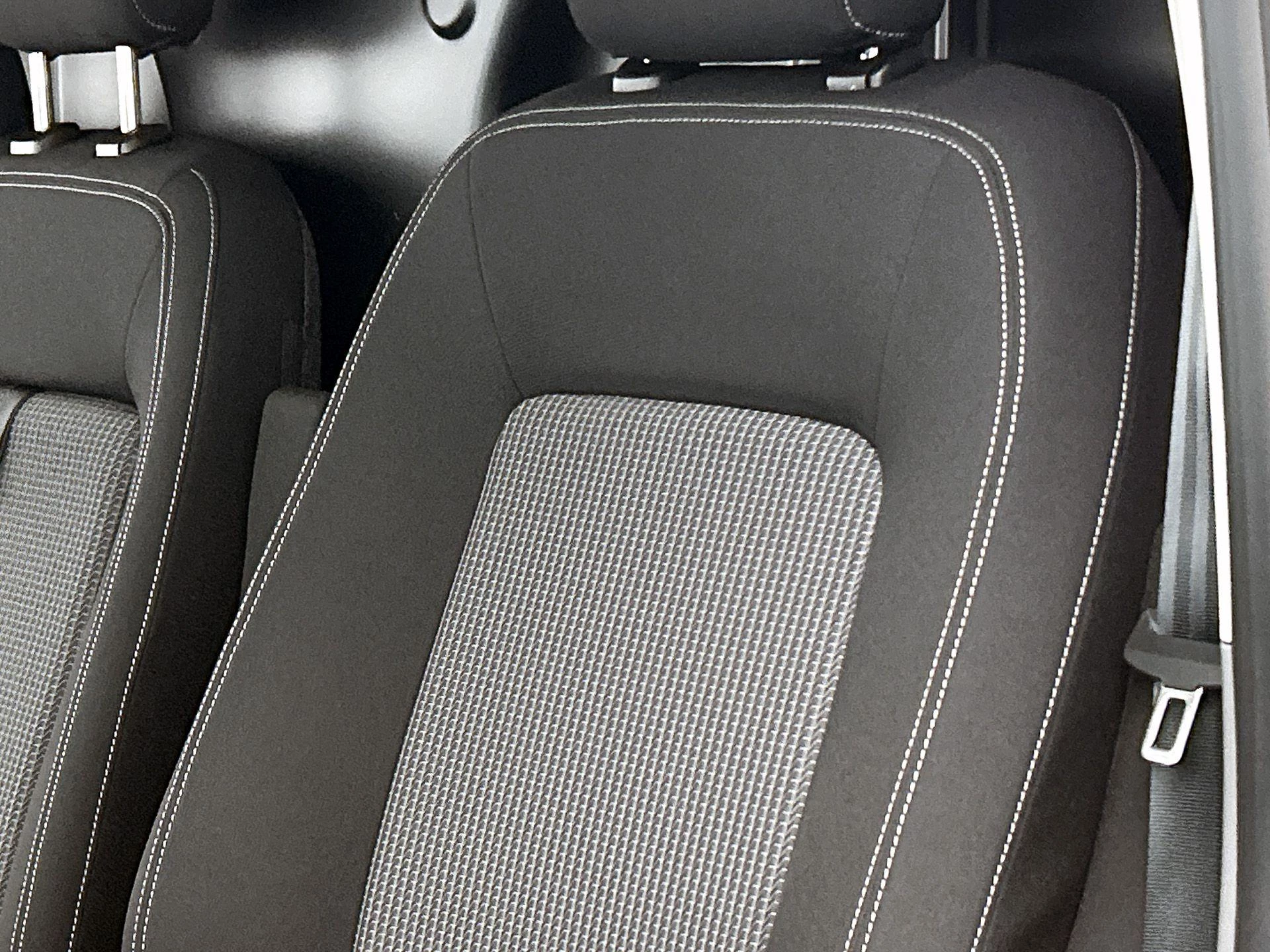Volkswagen-e-Transporter-image-14