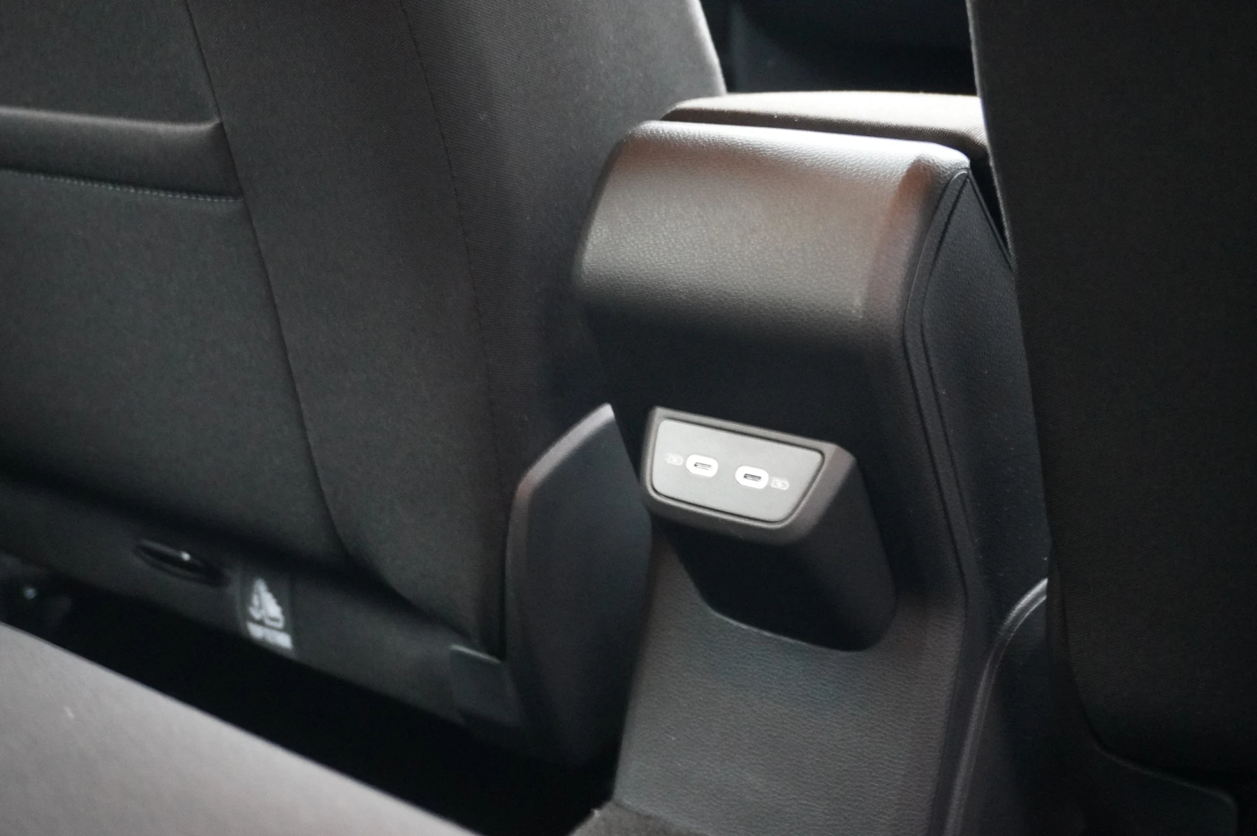 Volkswagen-Polo-image-9