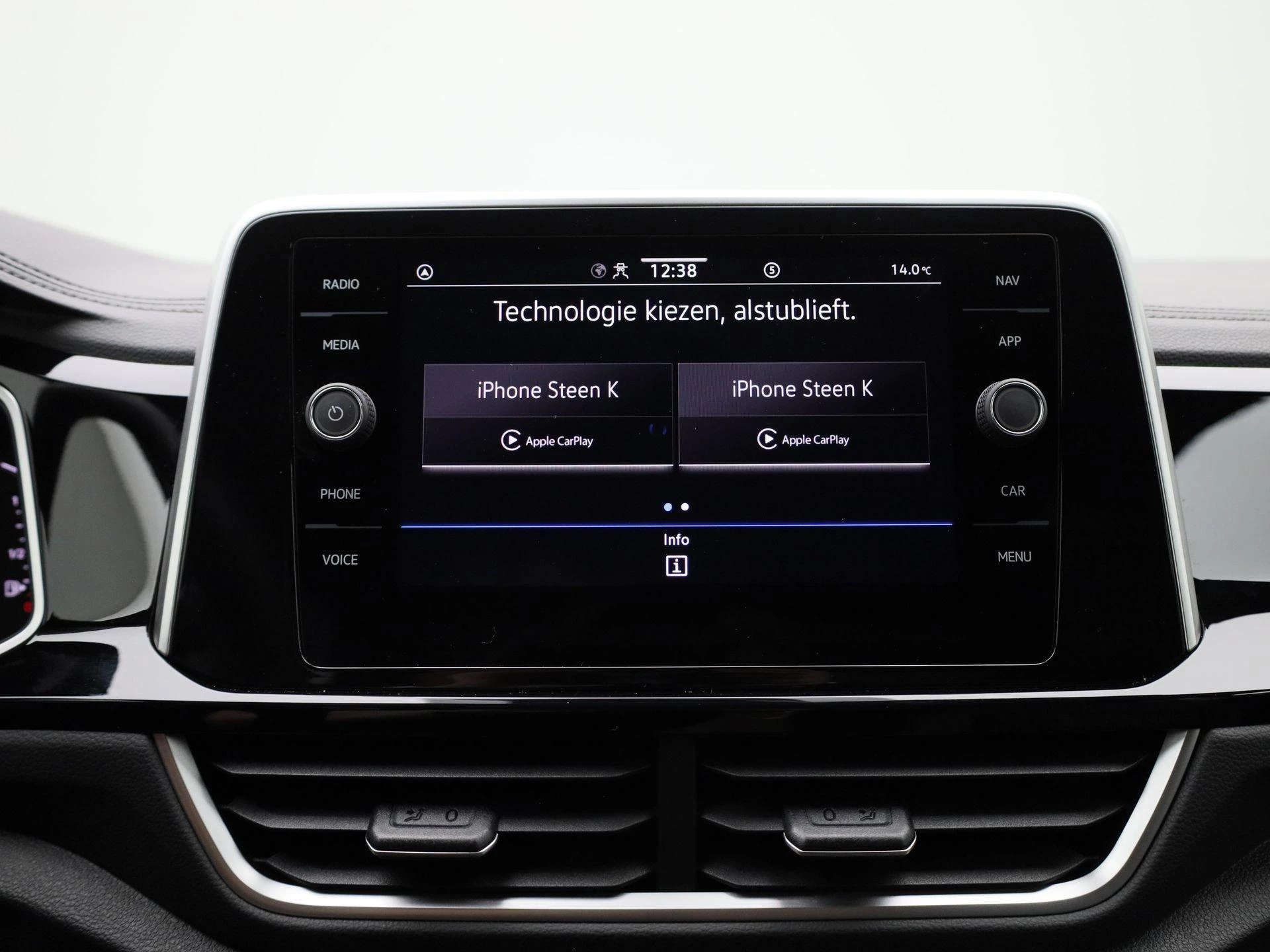 Volkswagen-T-Roc-image-22