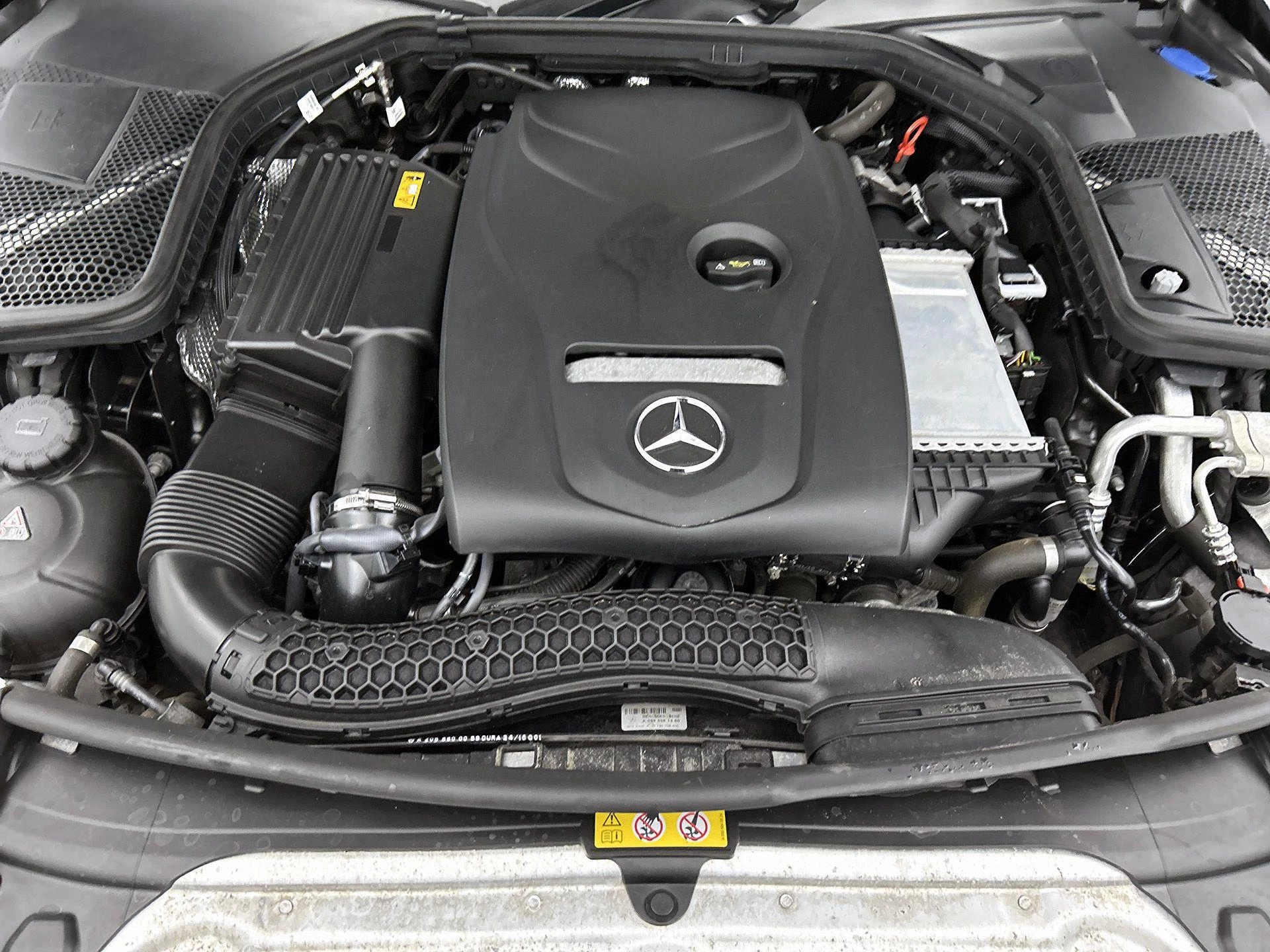 Mercedes-Benz-C-Klasse-image-37