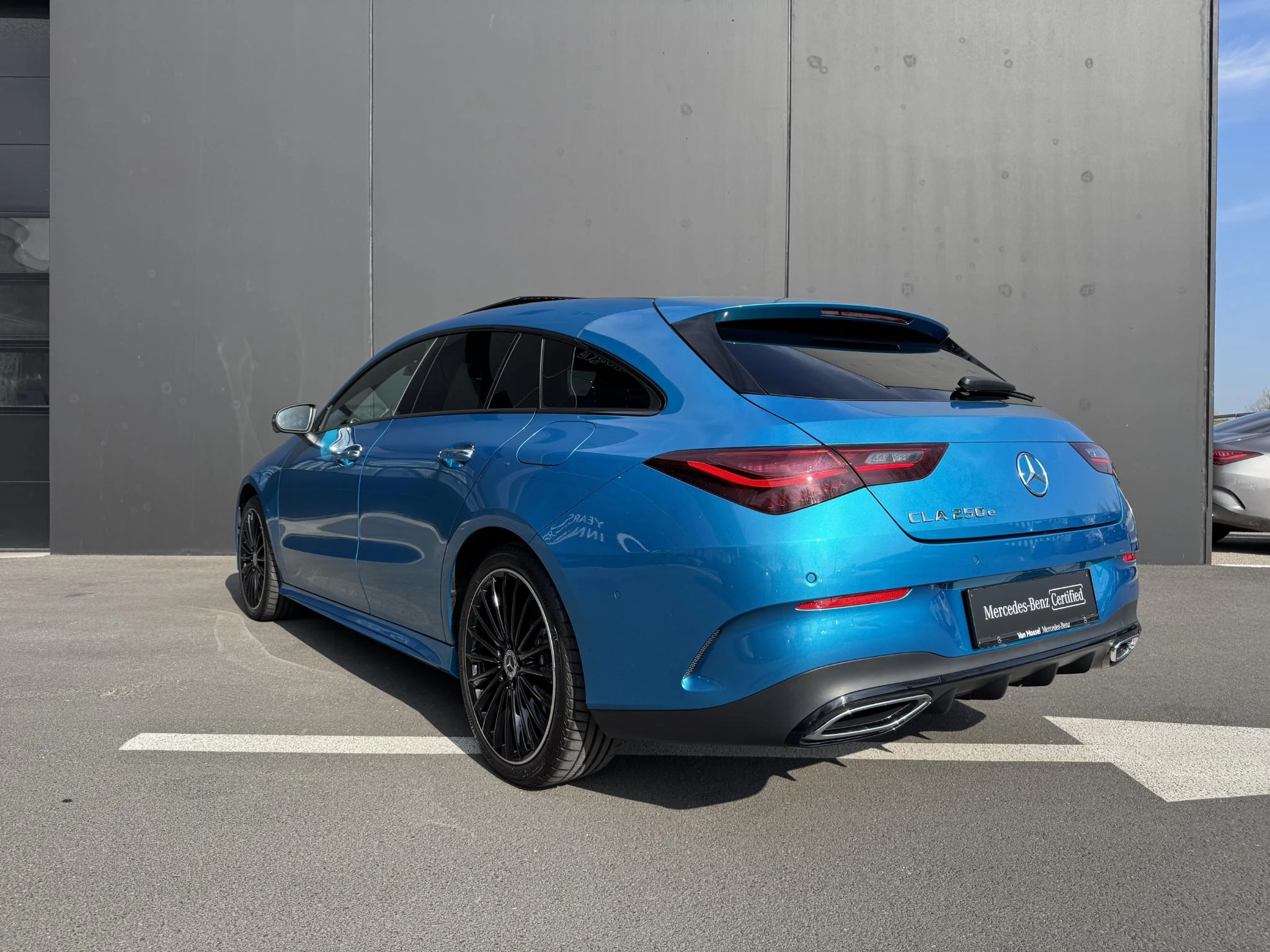 Mercedes-Benz-CLA-image-2