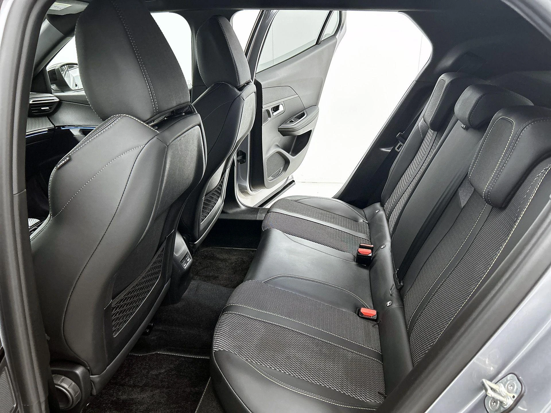 Peugeot-2008-image-27