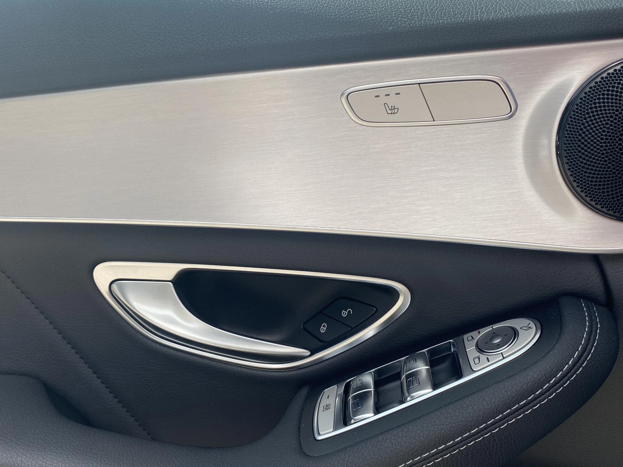 Mercedes-Benz-C-Klasse-image-6