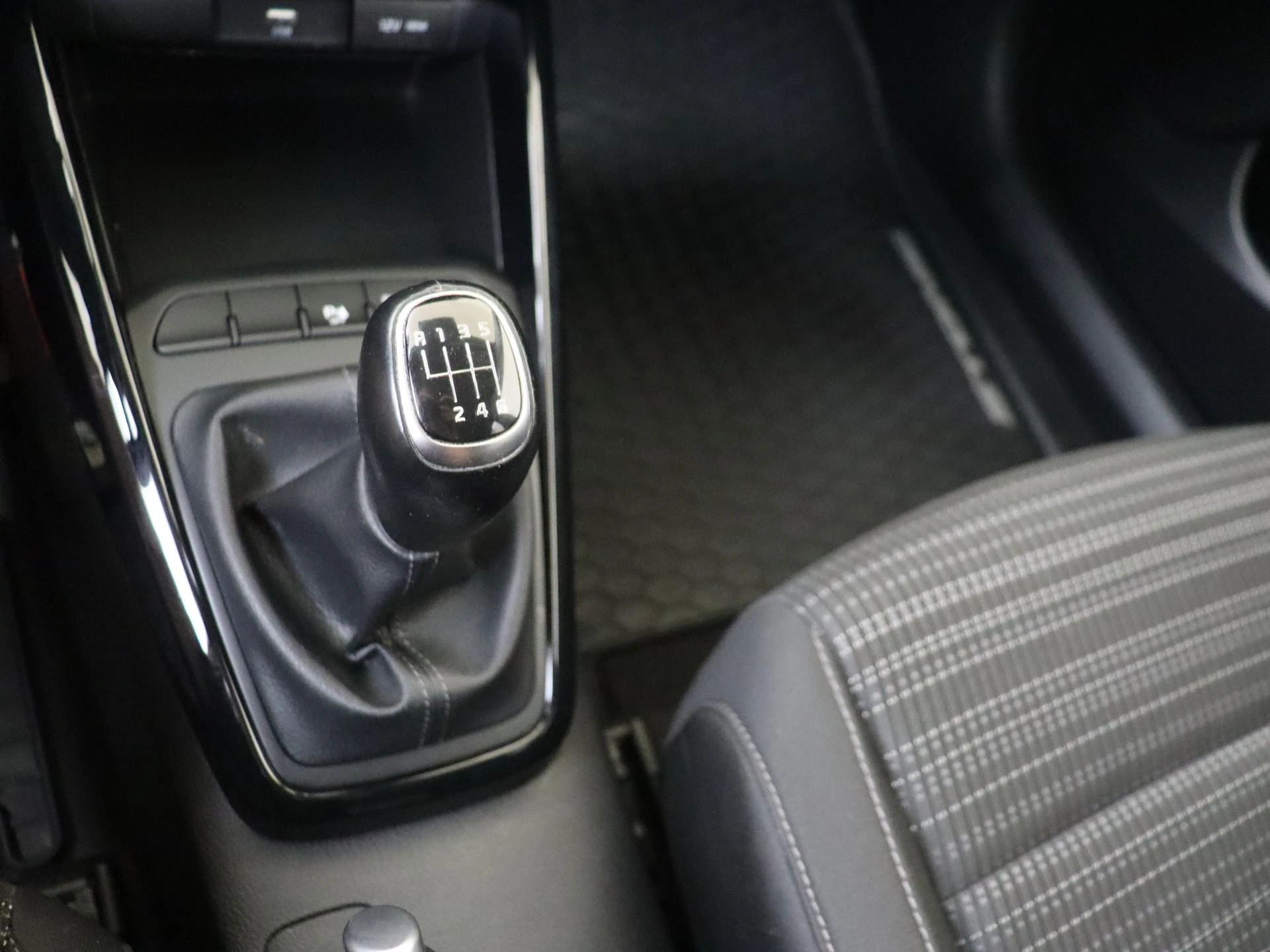 Kia-Stonic-image-14