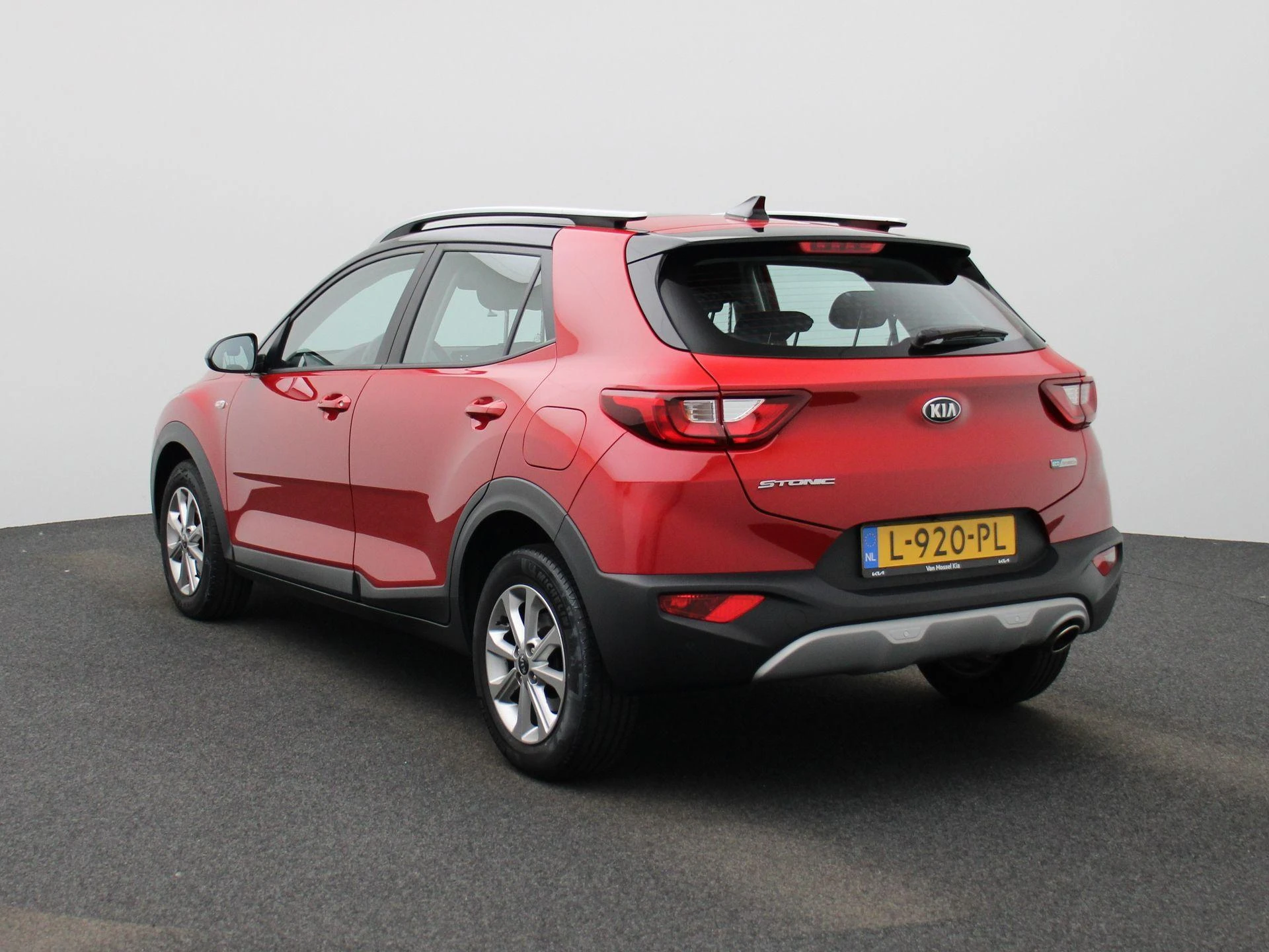 Kia-Stonic-image-1