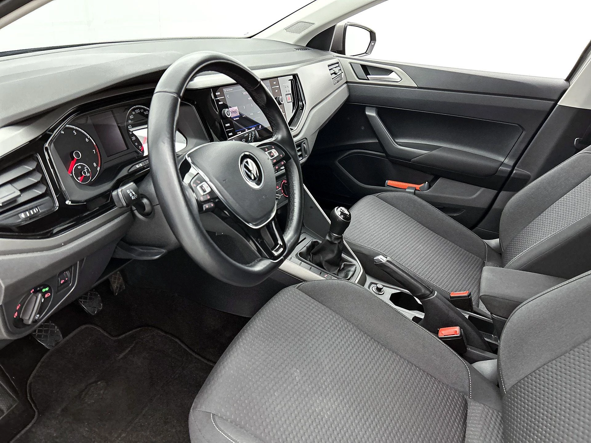 Volkswagen-Polo-image-19