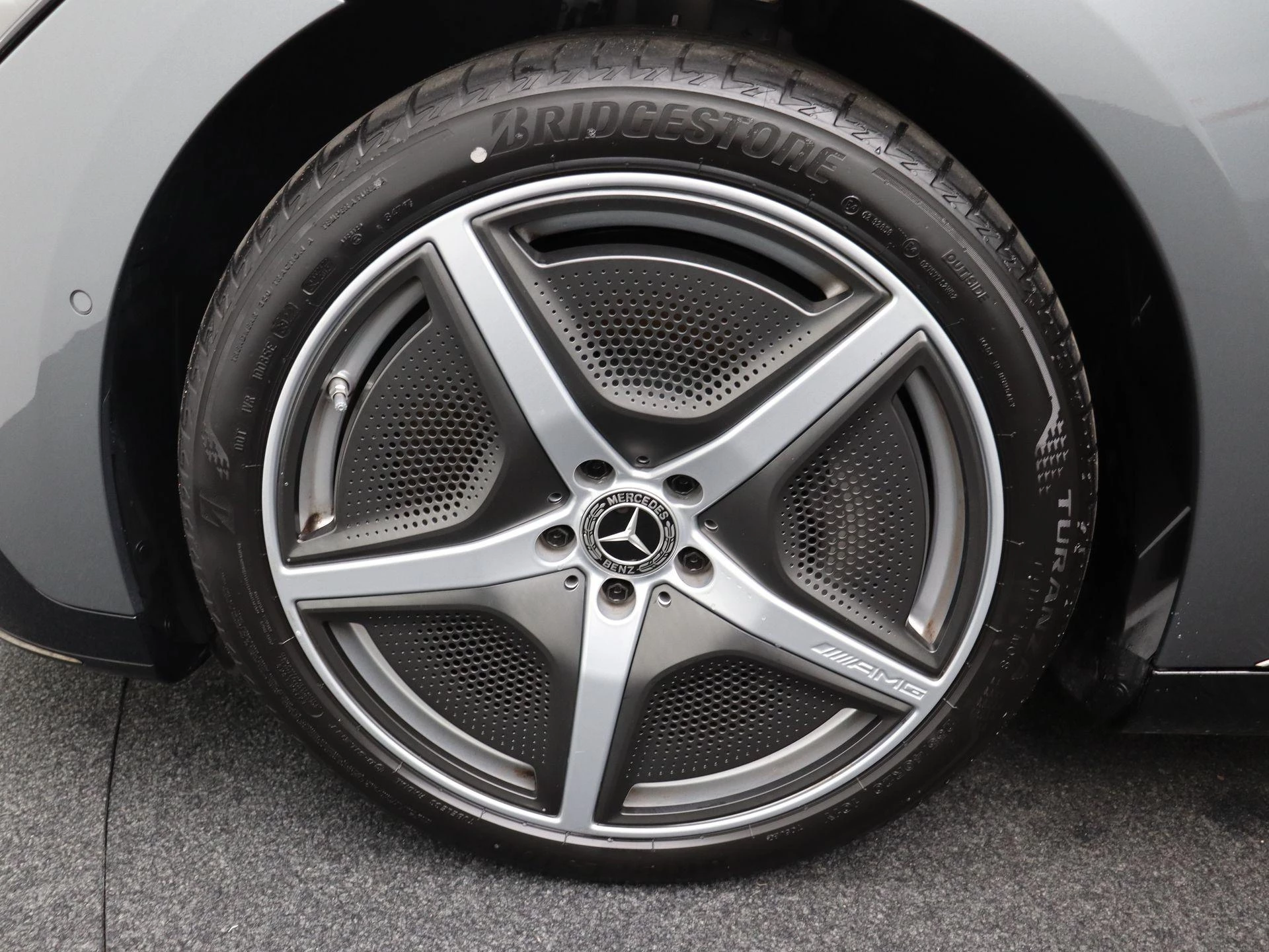 Mercedes-Benz-EQE-image-6