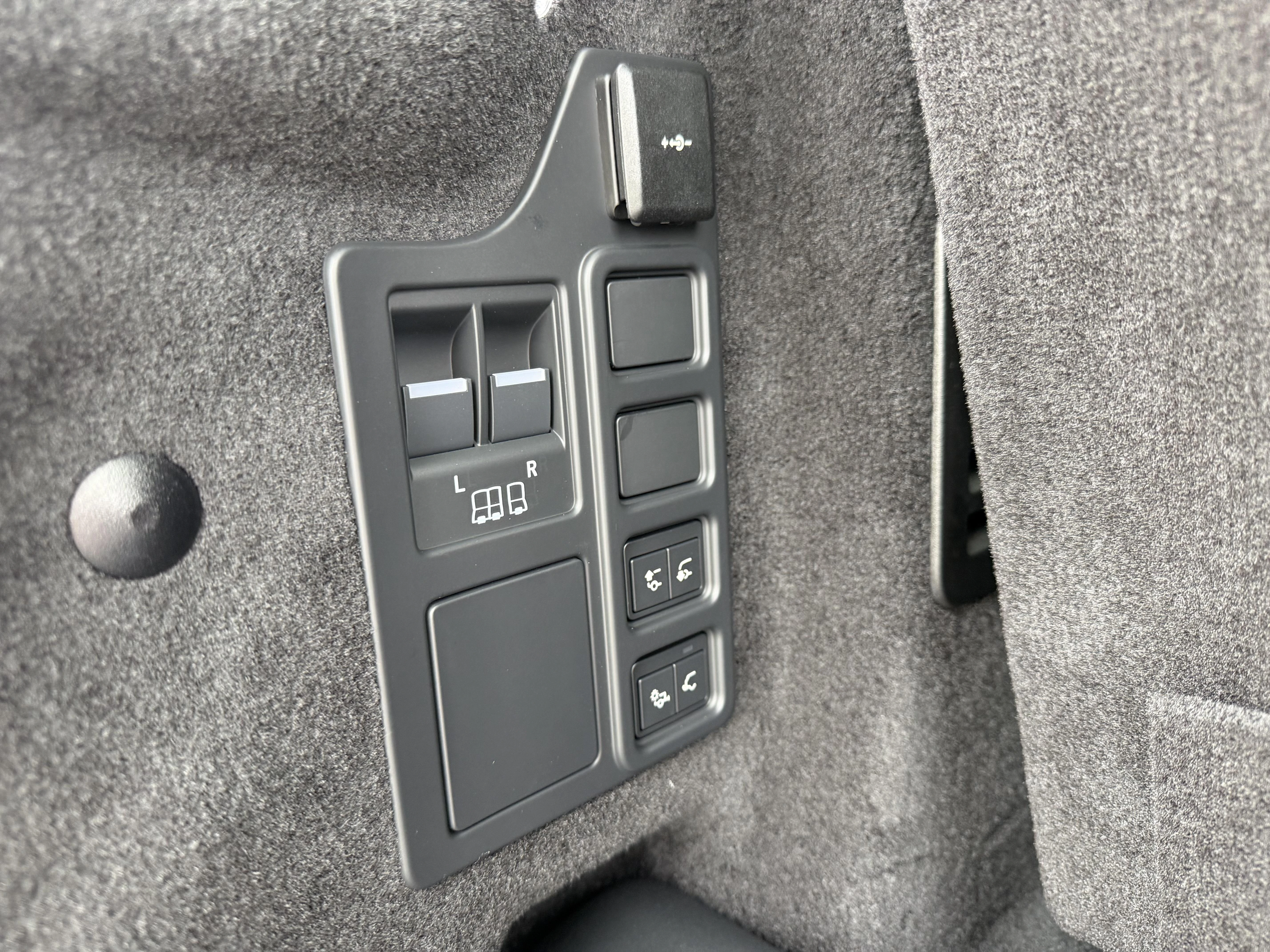 Land Rover-Discovery-image-9