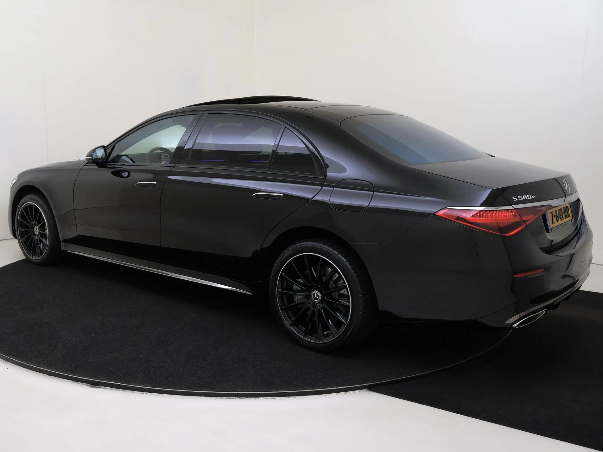 Mercedes-Benz-S-Klasse-image-2