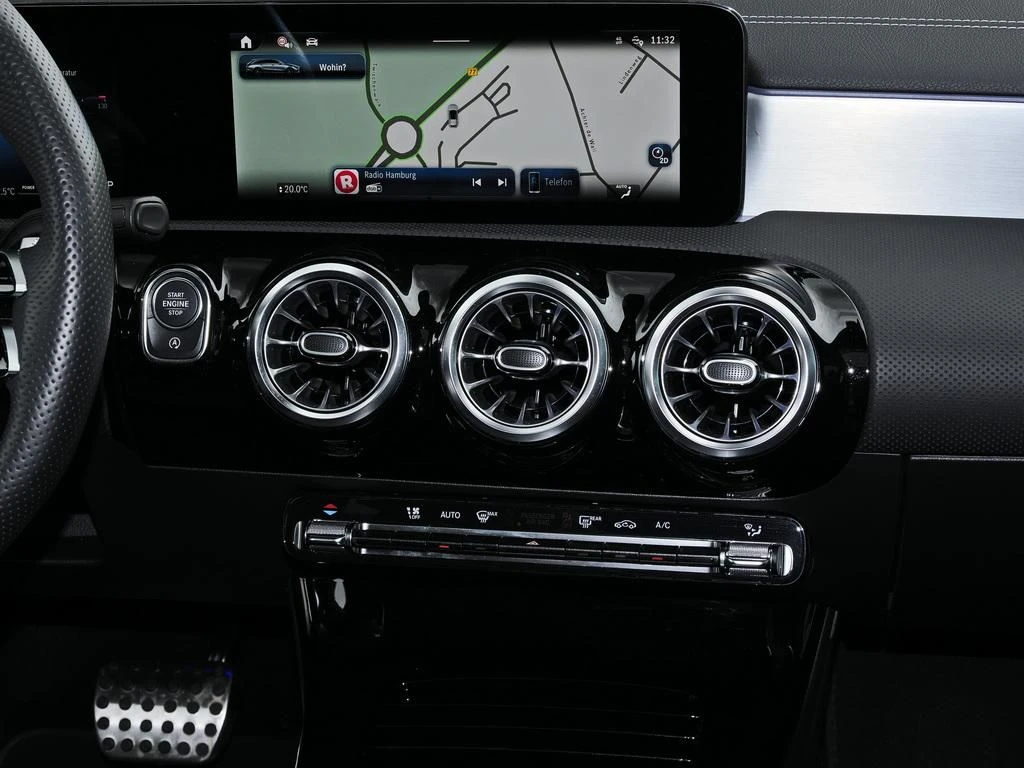 Mercedes-Benz-CLA 200-image-10