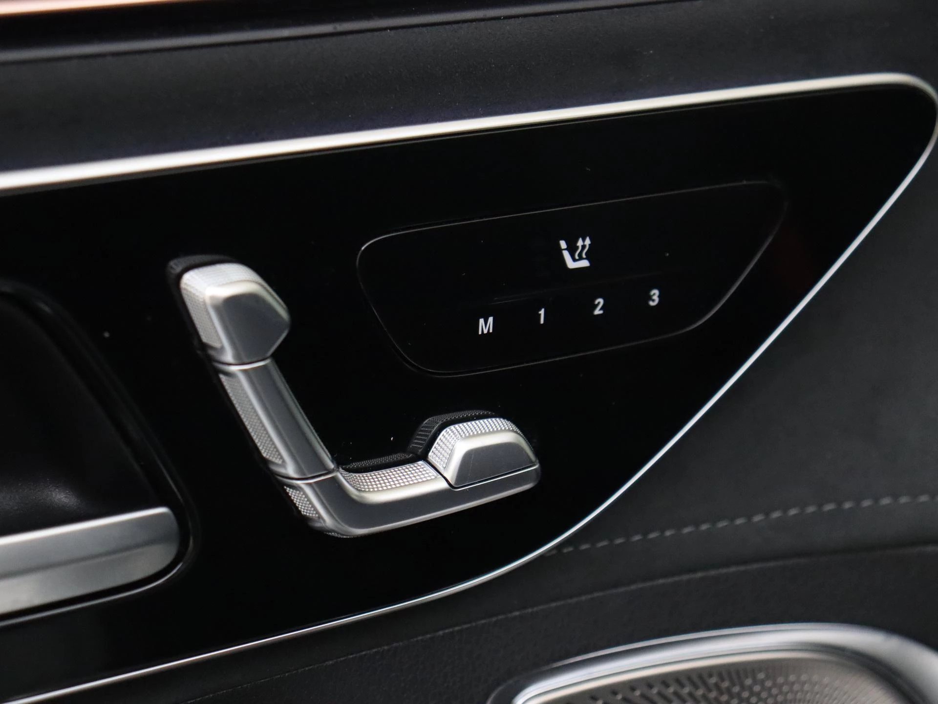 Mercedes-Benz-EQE-image-30
