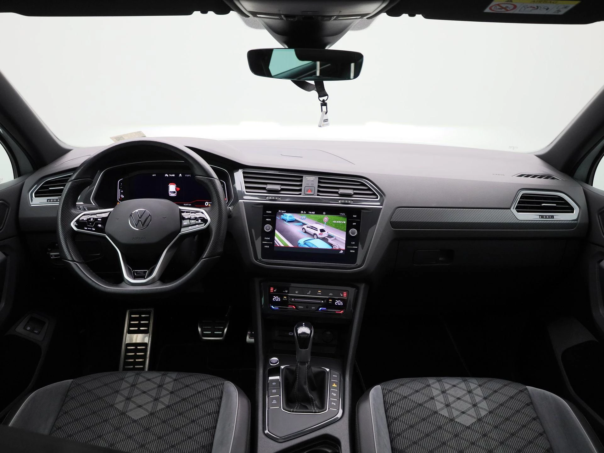 Volkswagen-Tiguan-image-46
