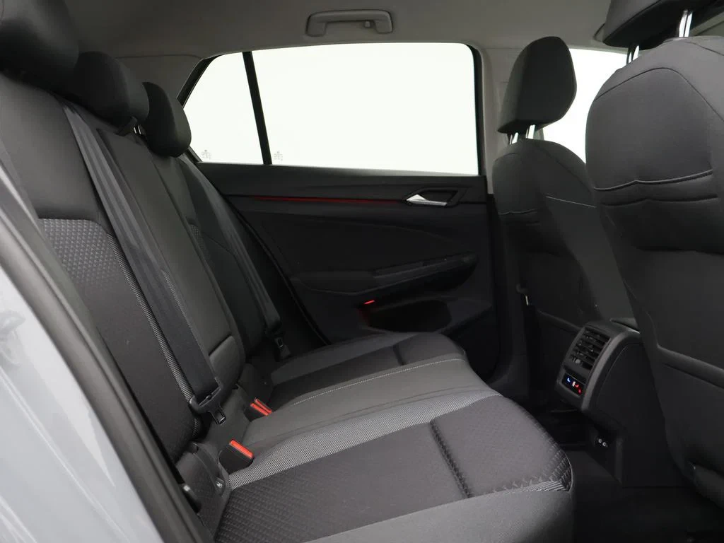 Volkswagen-Golf-image-11