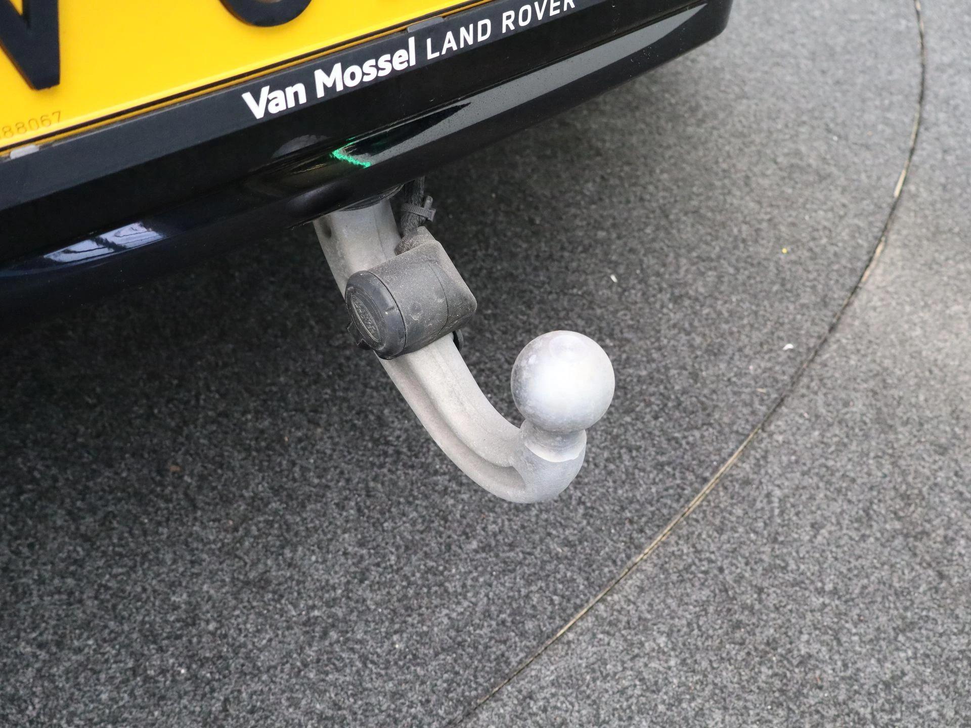 Land Rover-Defender-image-13