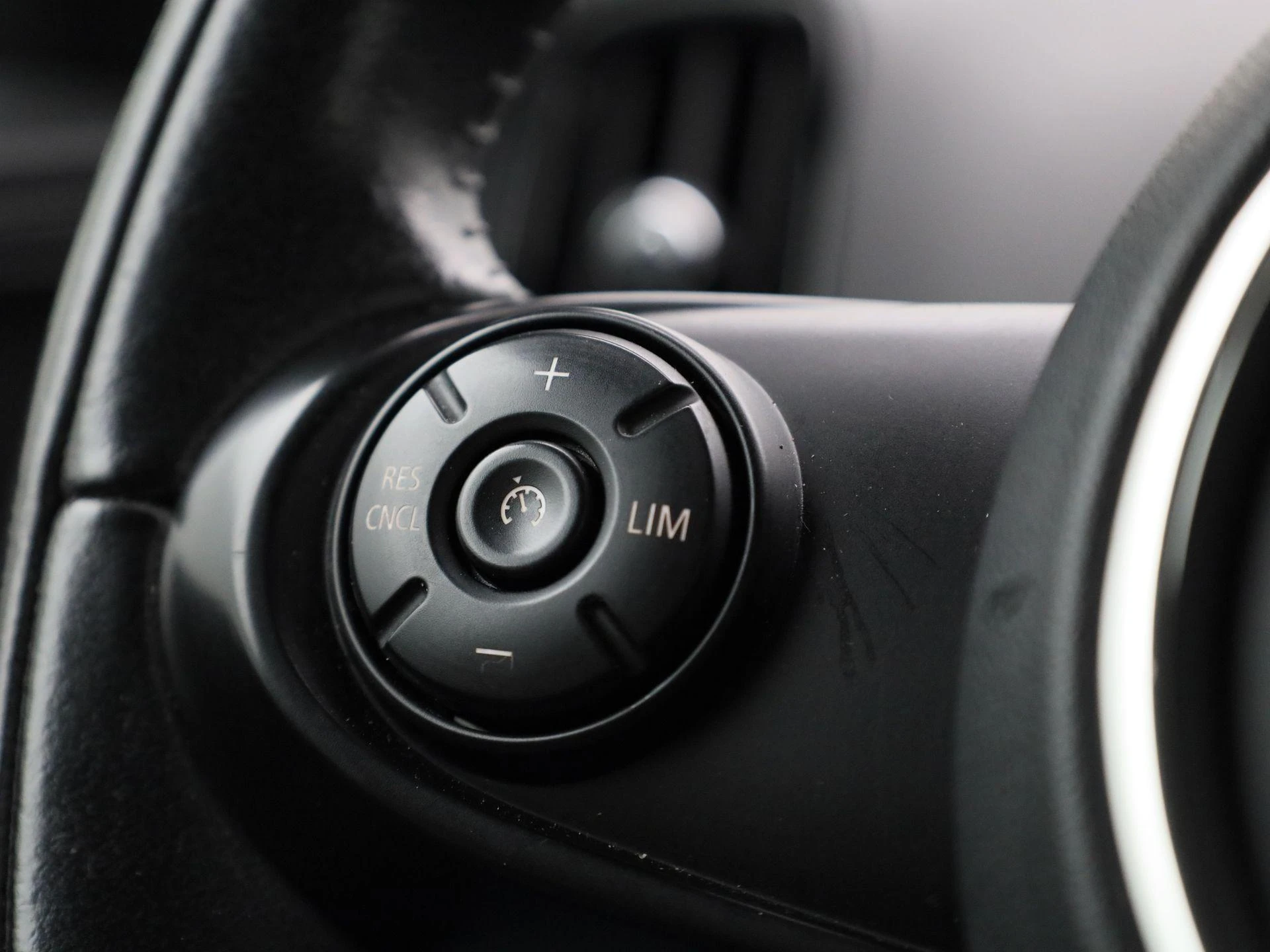 MINI-Countryman-image-18