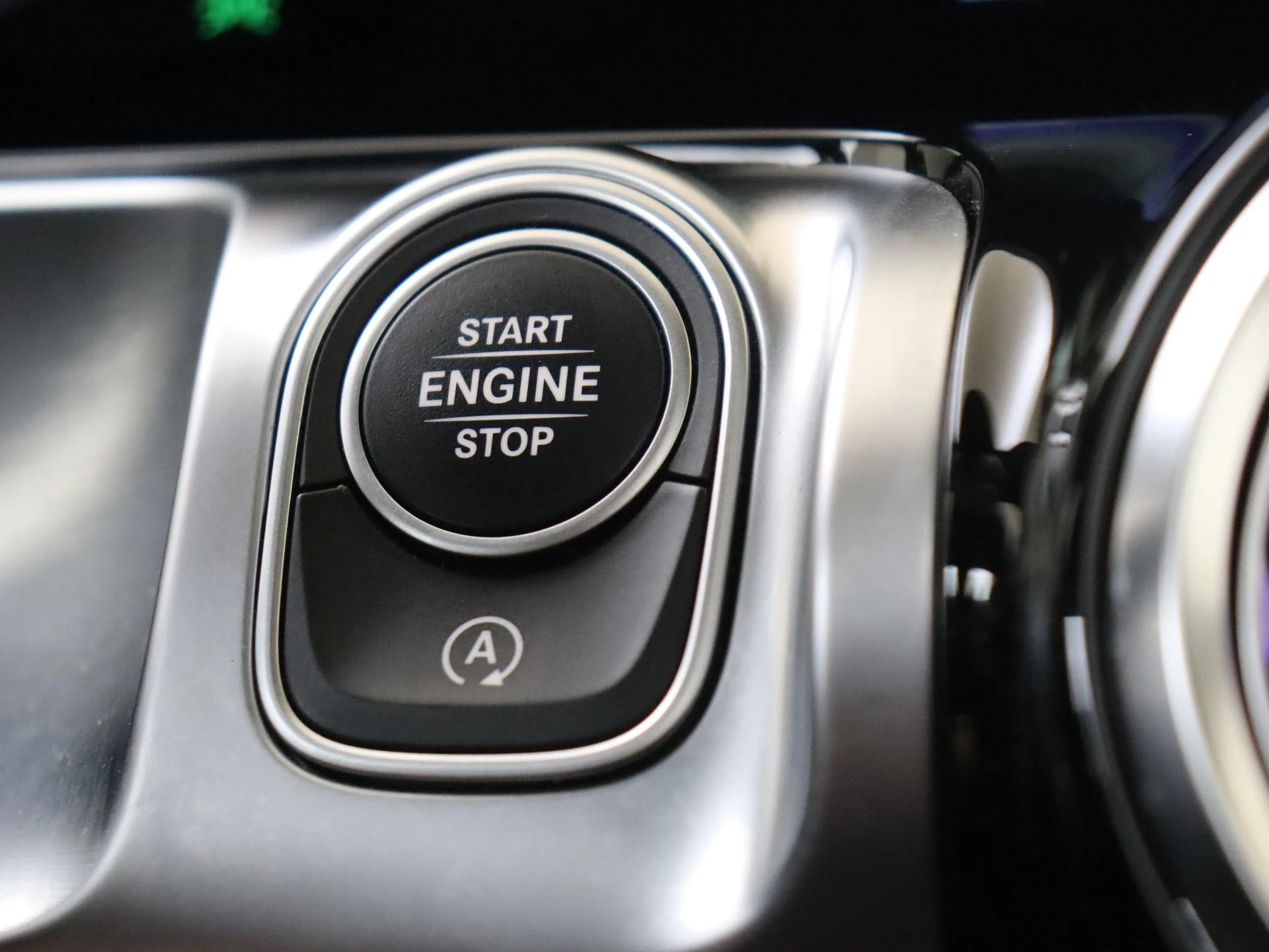 Mercedes-Benz-GLB-image-21