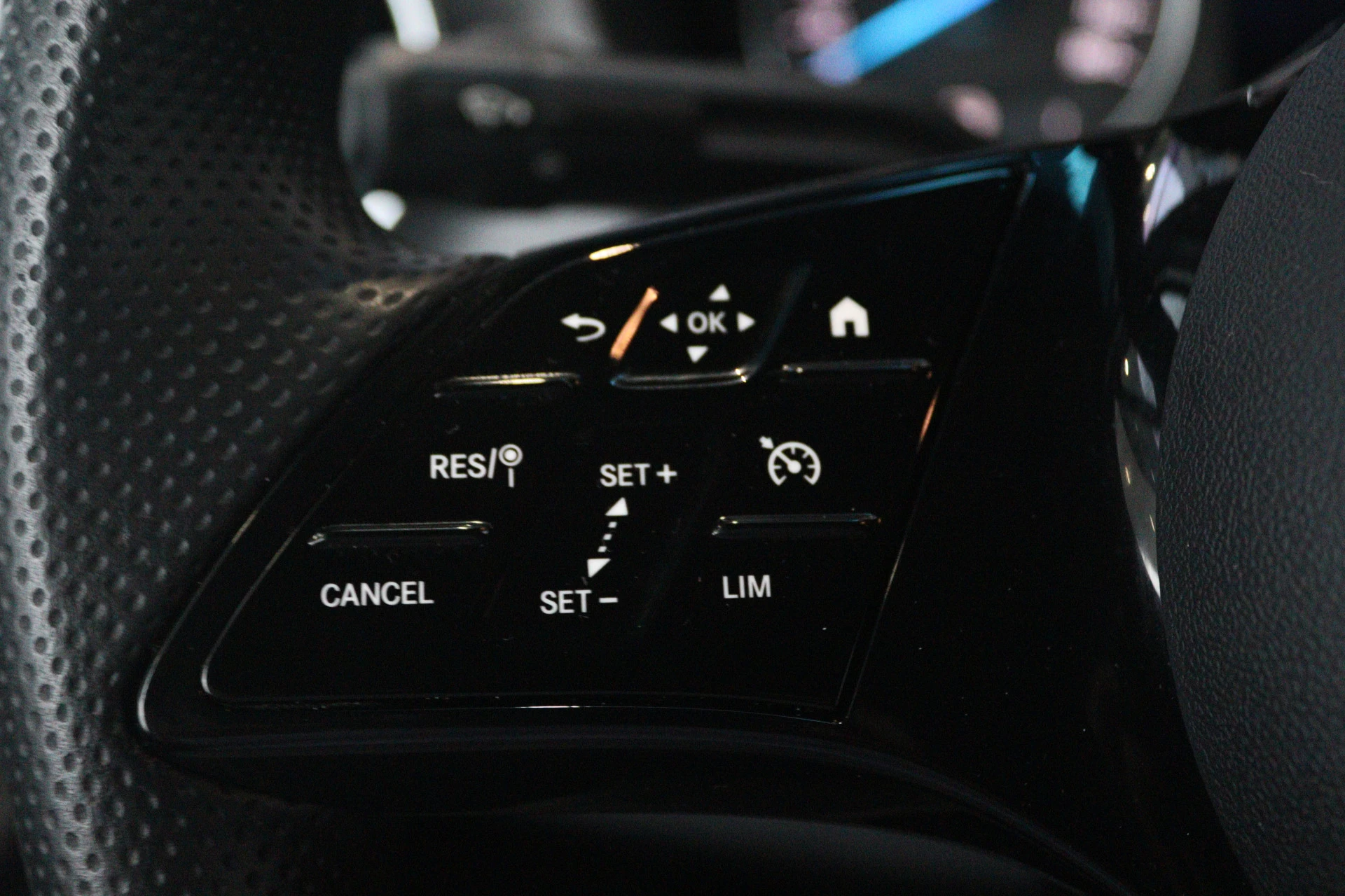 Mercedes-Benz-eSprinter-image-12