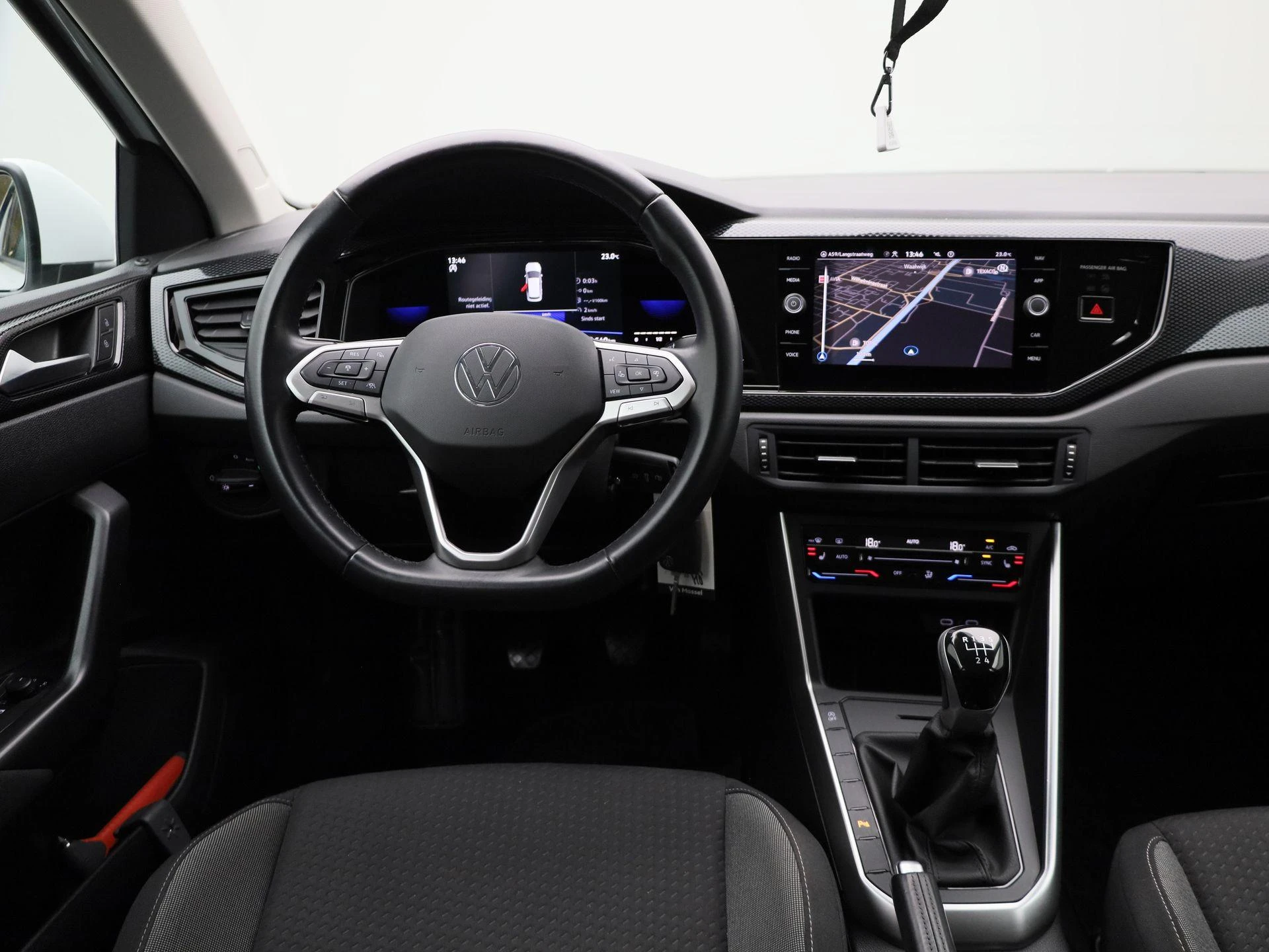 Volkswagen-Polo-image-8