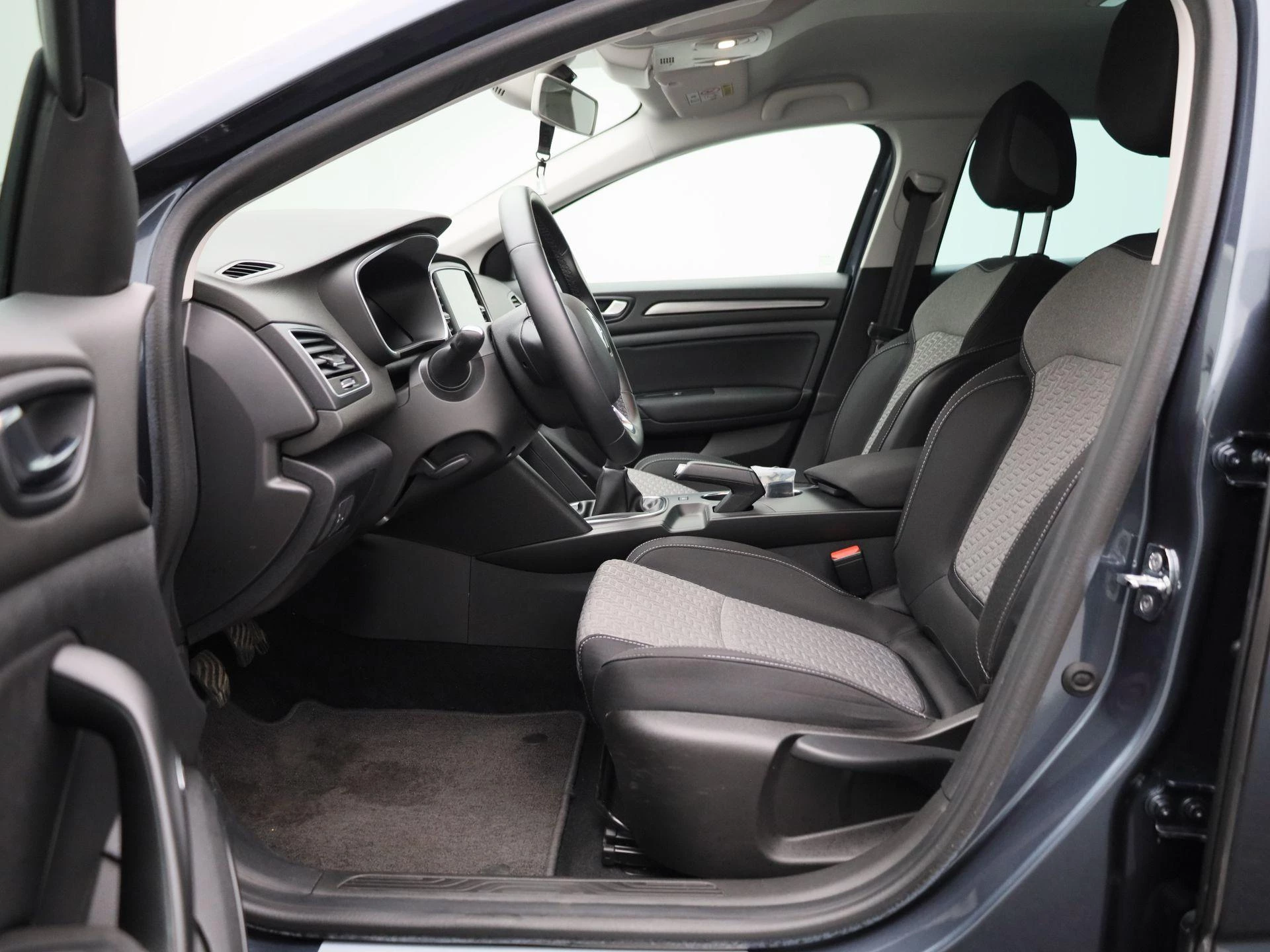 Renault-Mégane Grand Tour-image-12