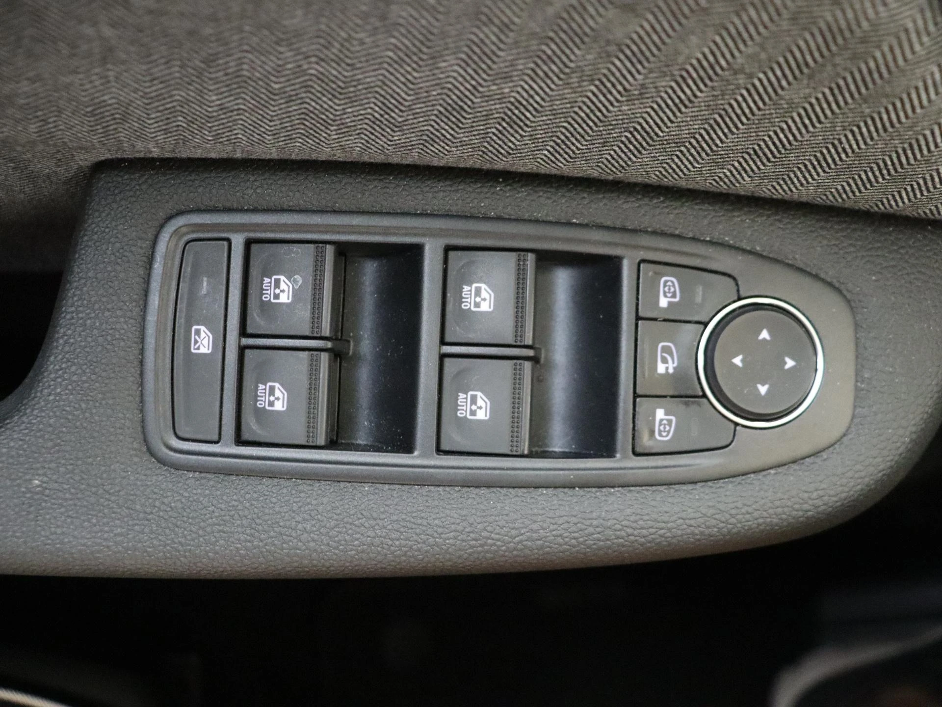 Renault-Clio-image-25