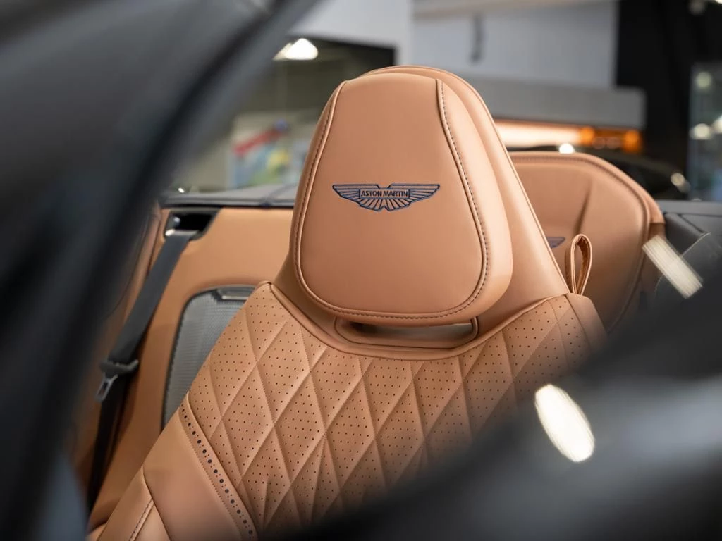 Aston Martin DB12 Volante Aston Martin Hamburg