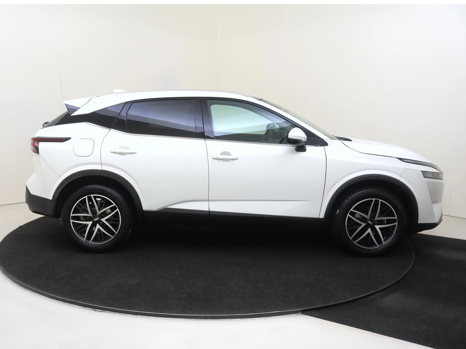 Nissan-QASHQAI-image-8