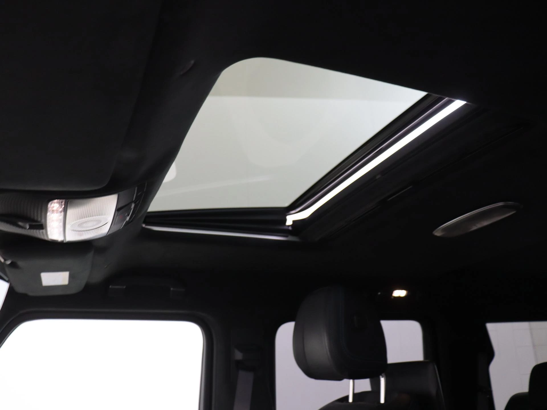 Mercedes-Benz-G-Klasse-image-28