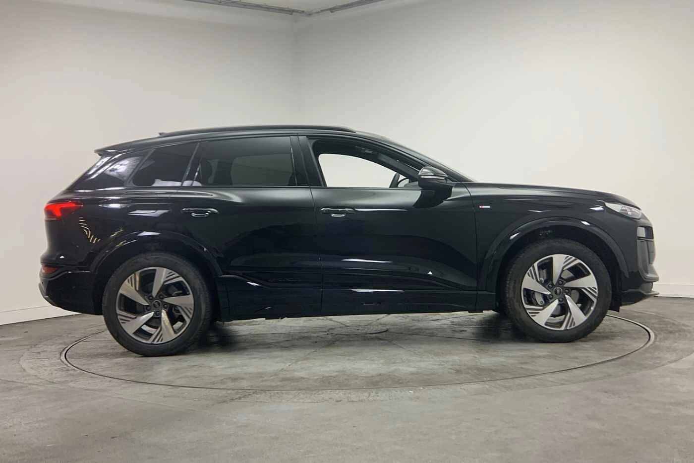 Audi-Q6 e-tron-image-3