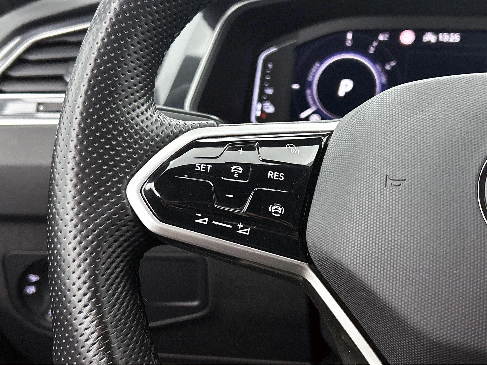 Volkswagen-Tiguan-image-5
