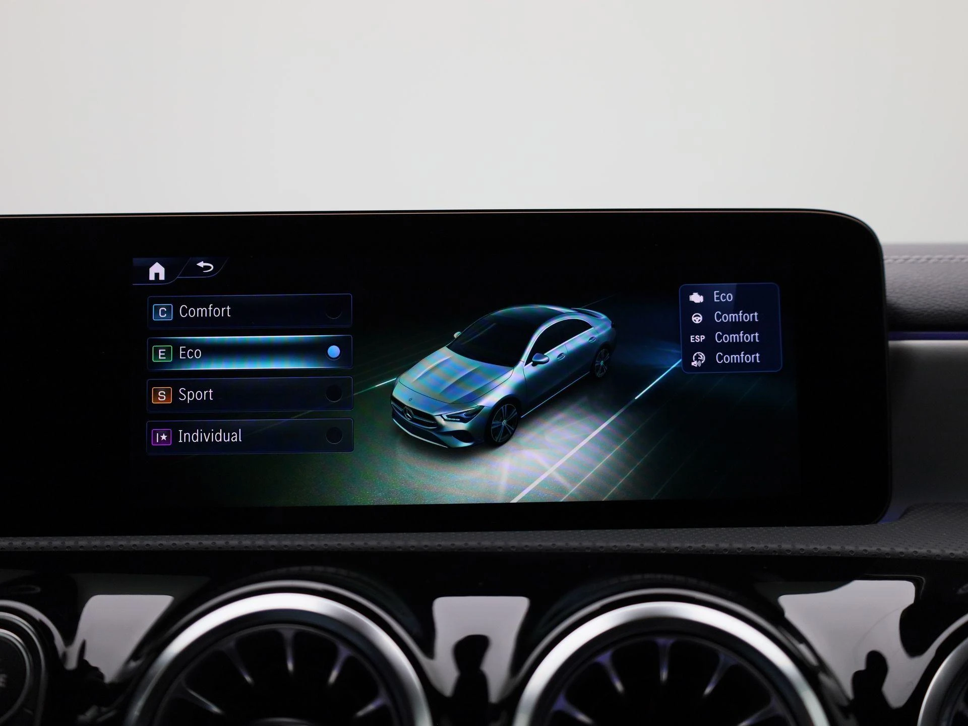 Mercedes-Benz-CLA-image-20