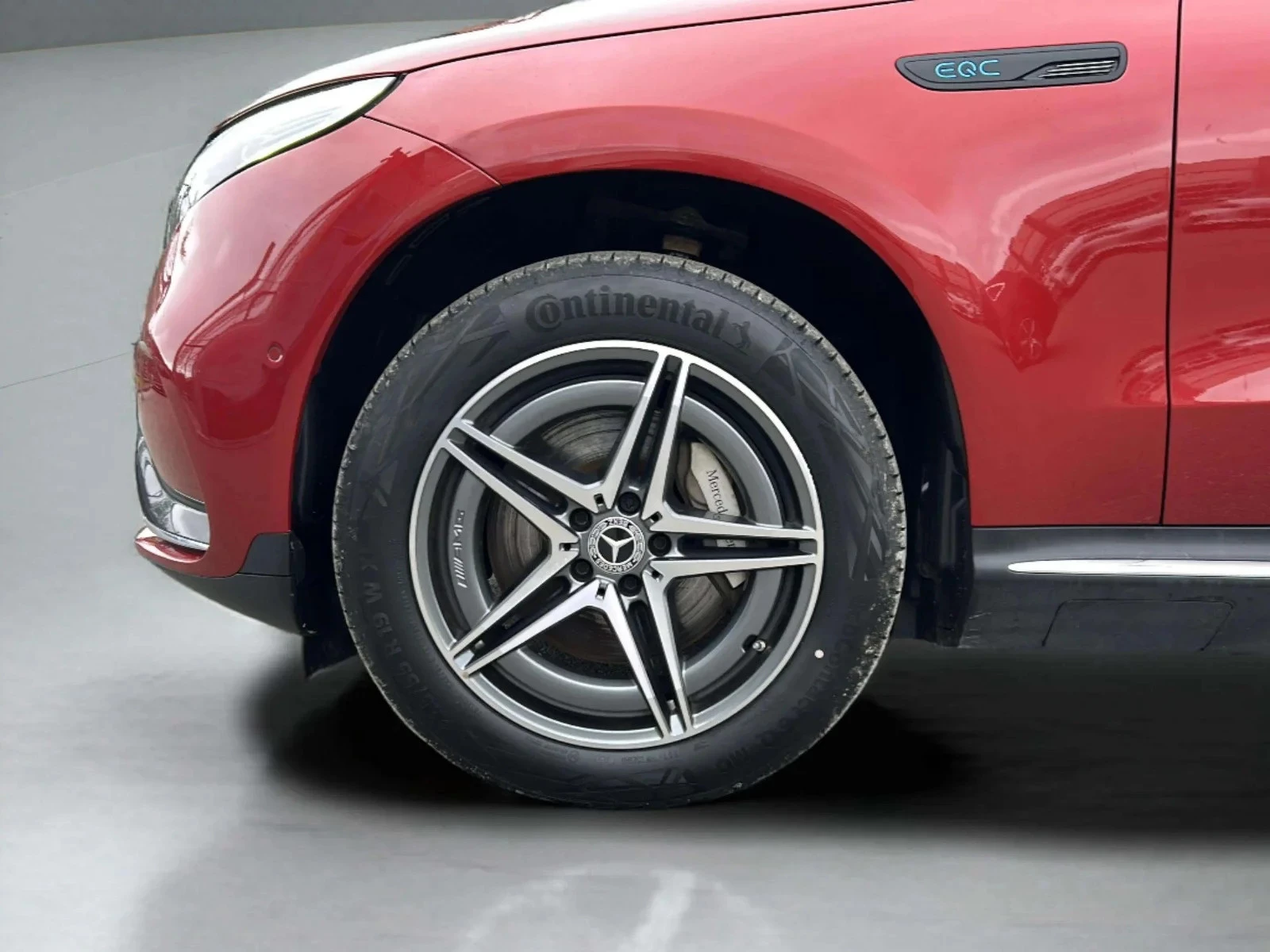 Mercedes-Benz-EQC-image-8