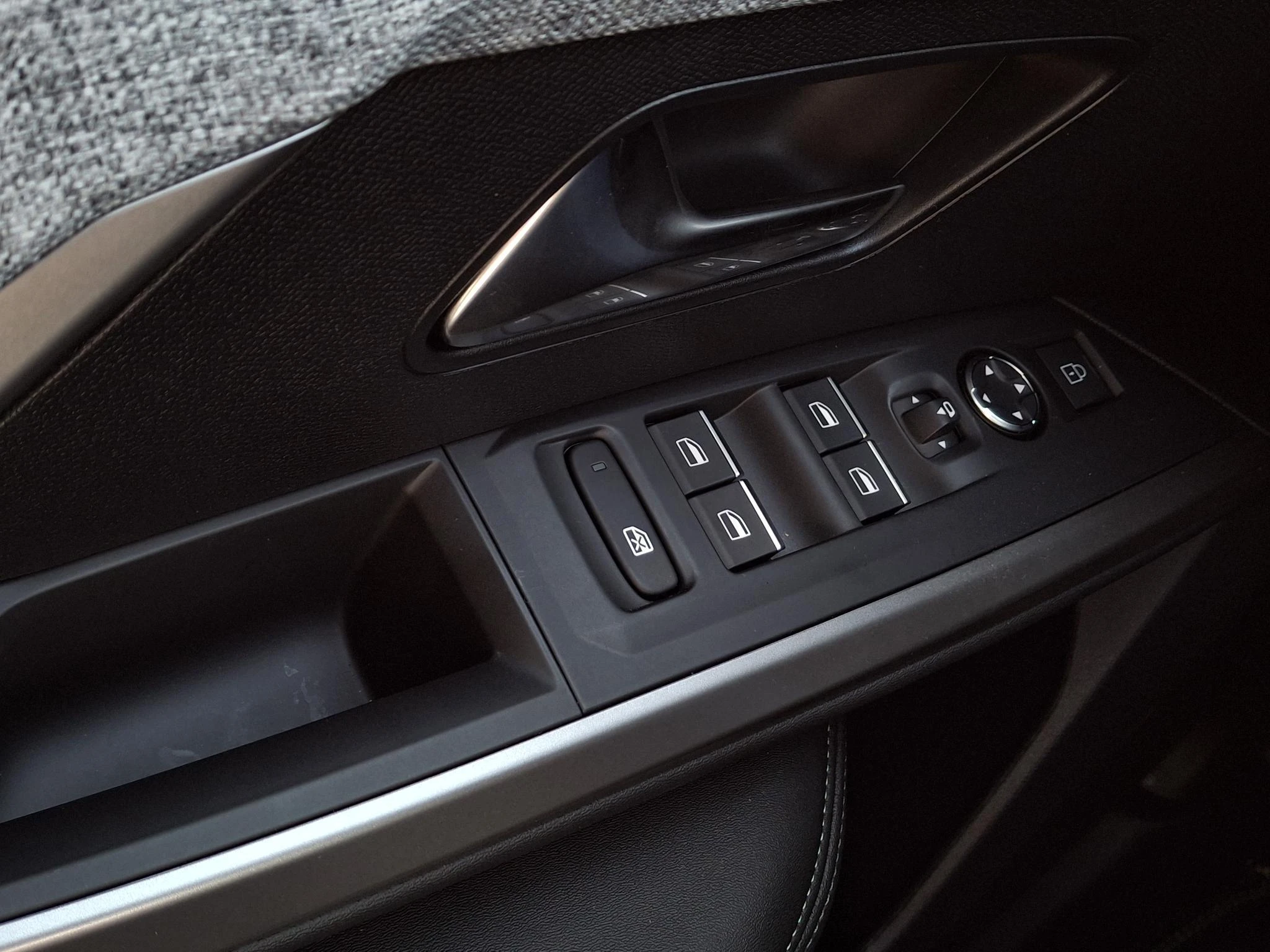 Peugeot-e-3008-image-6